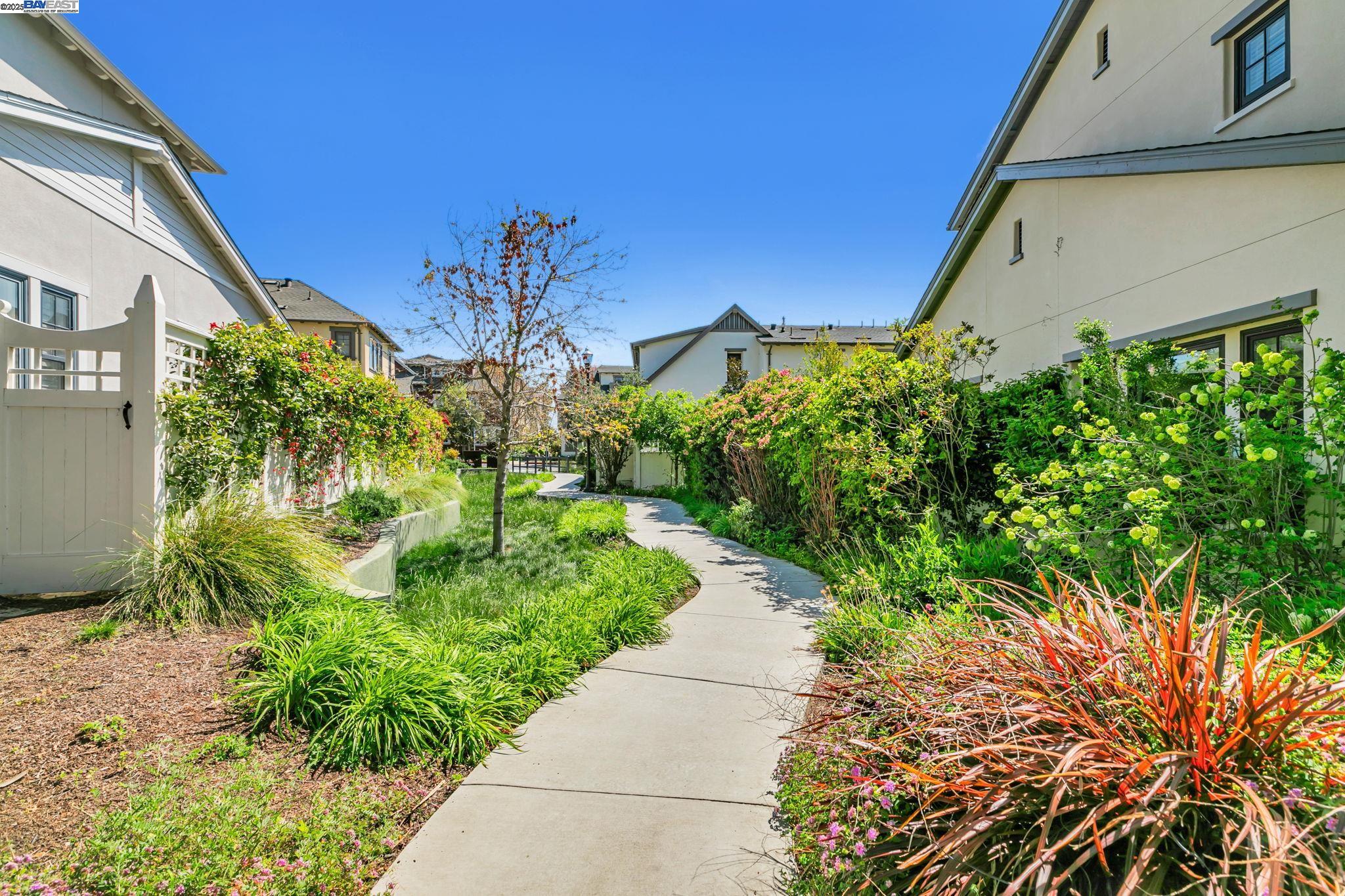 43148 Calle Sagrada