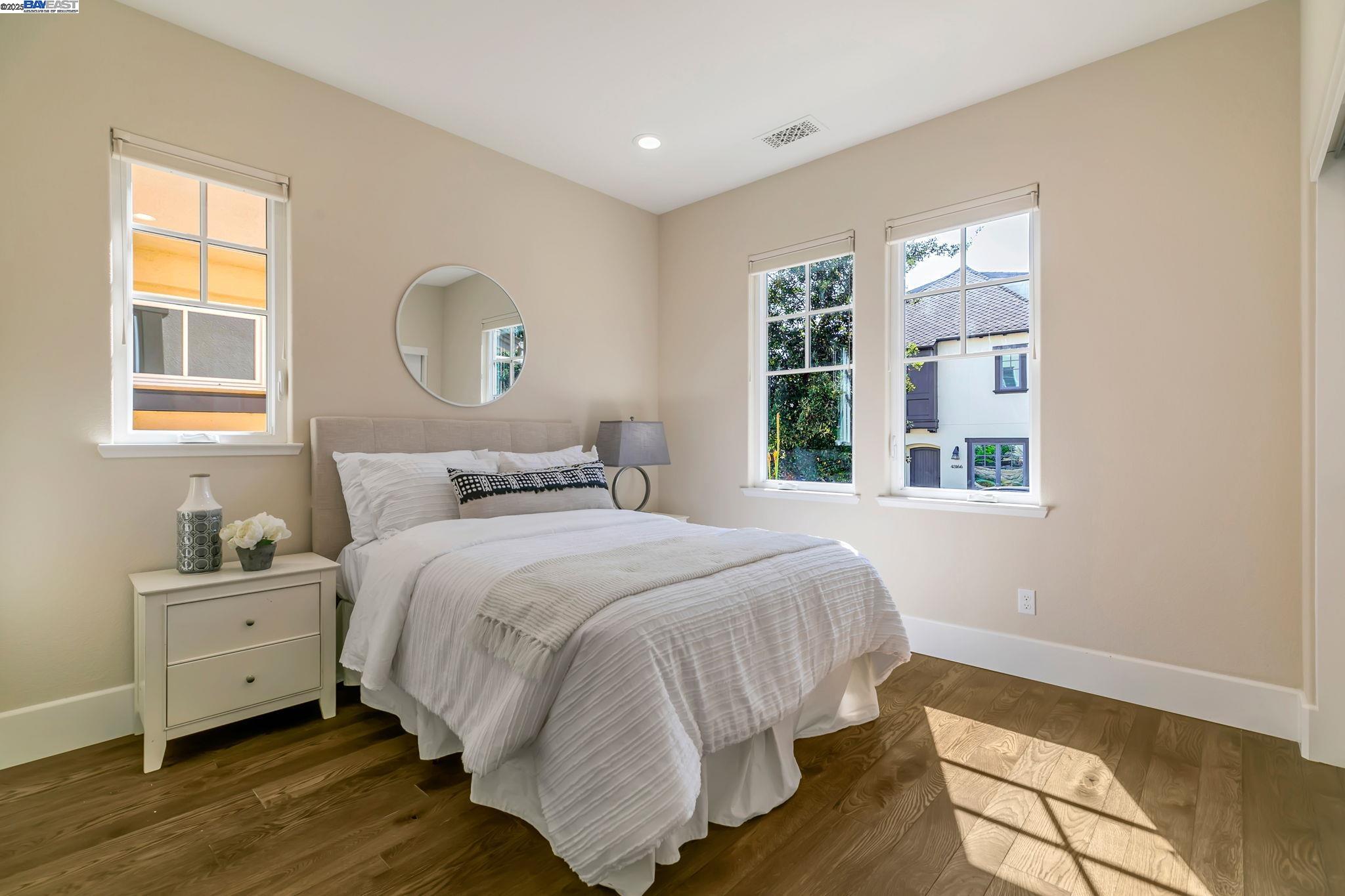 43148 Calle Sagrada
