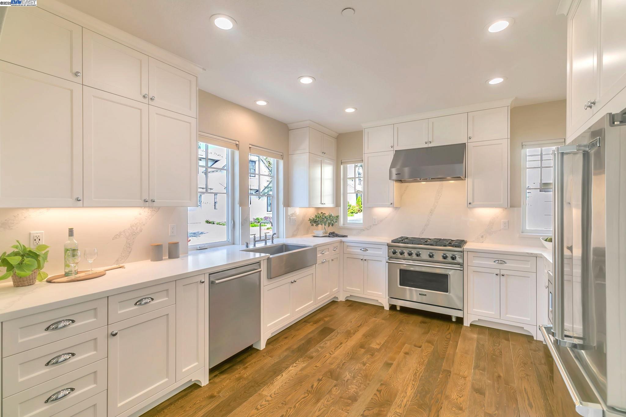 43148 Calle Sagrada