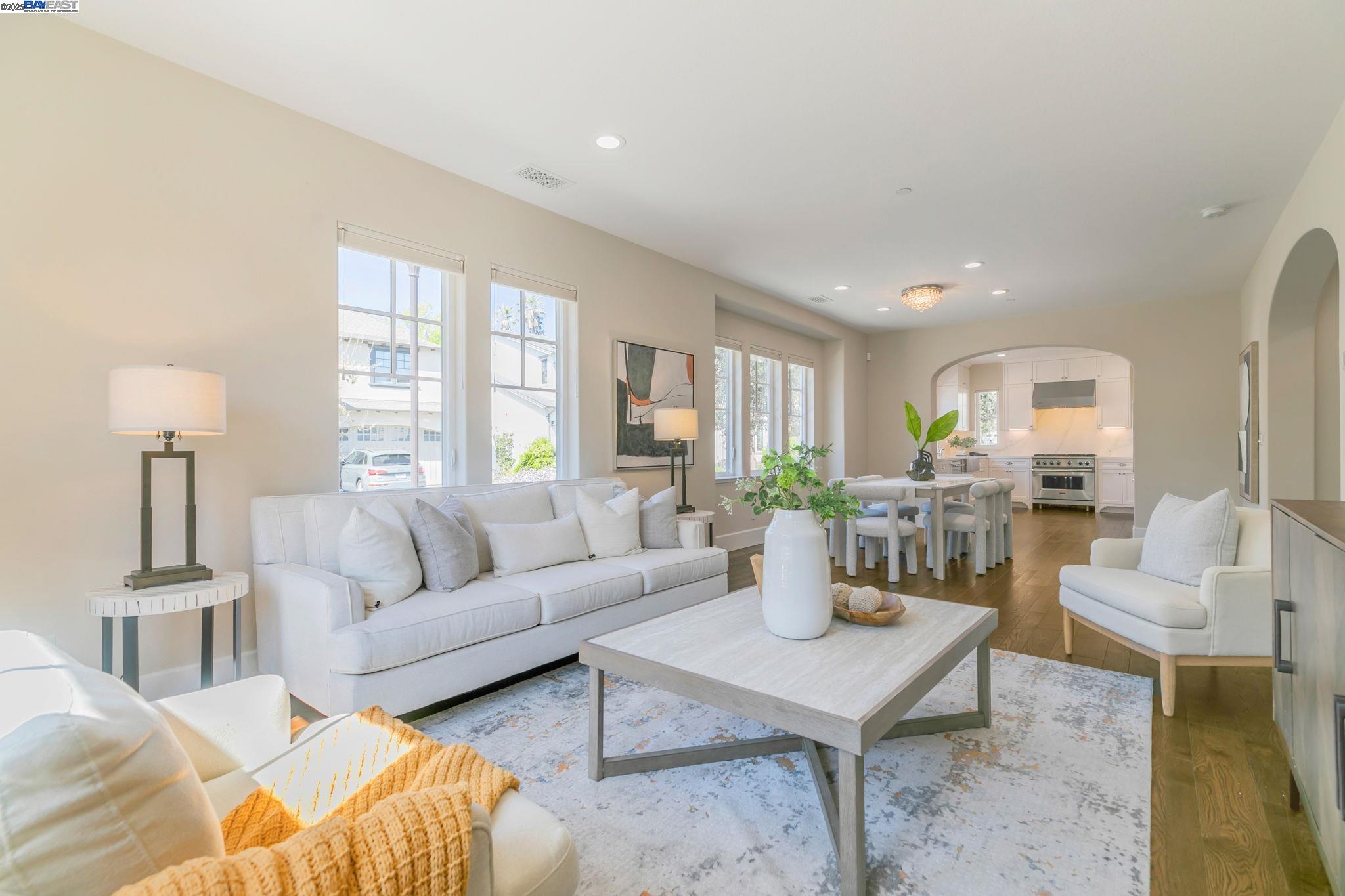 43148 Calle Sagrada