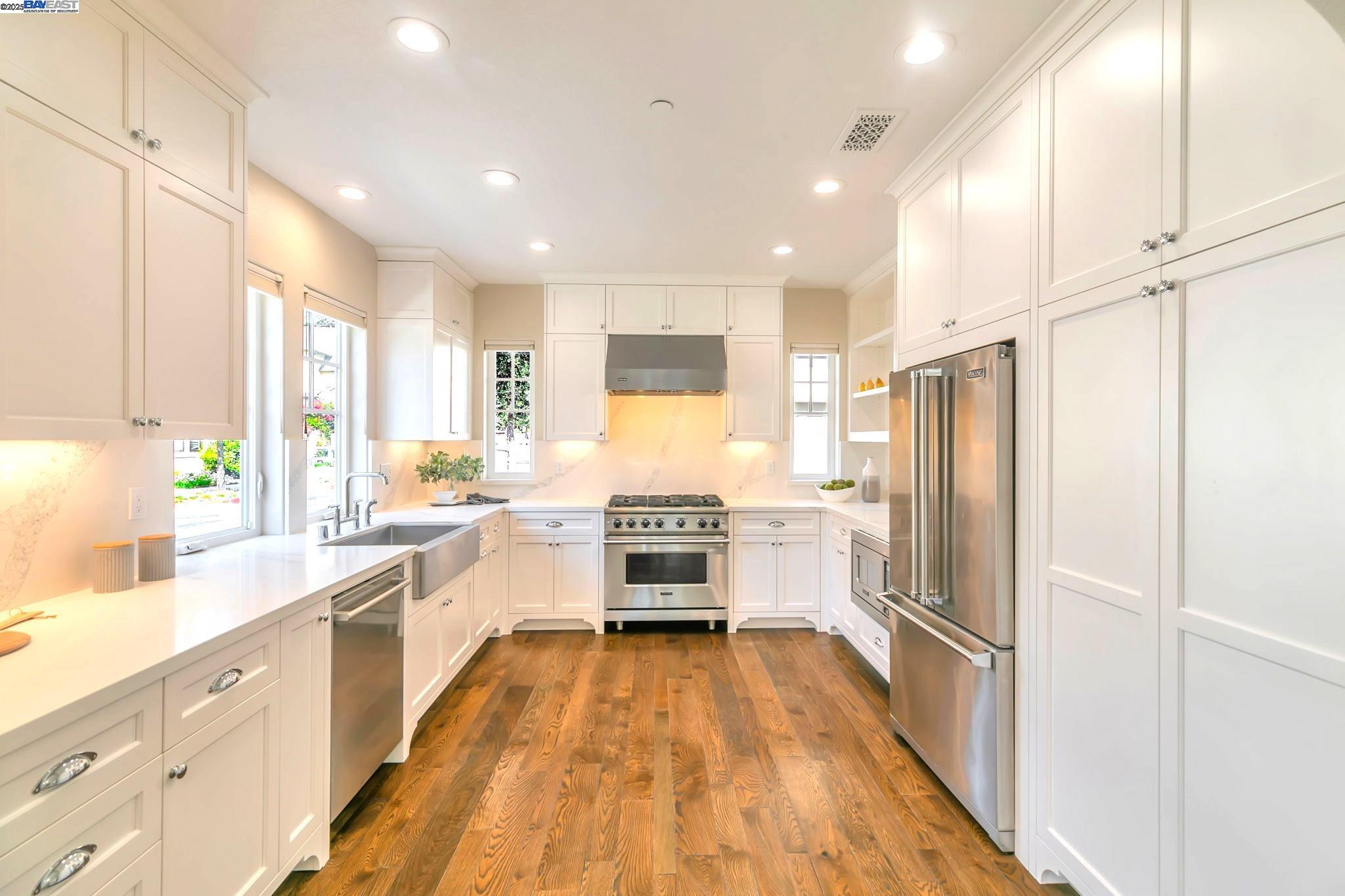 43148 Calle Sagrada