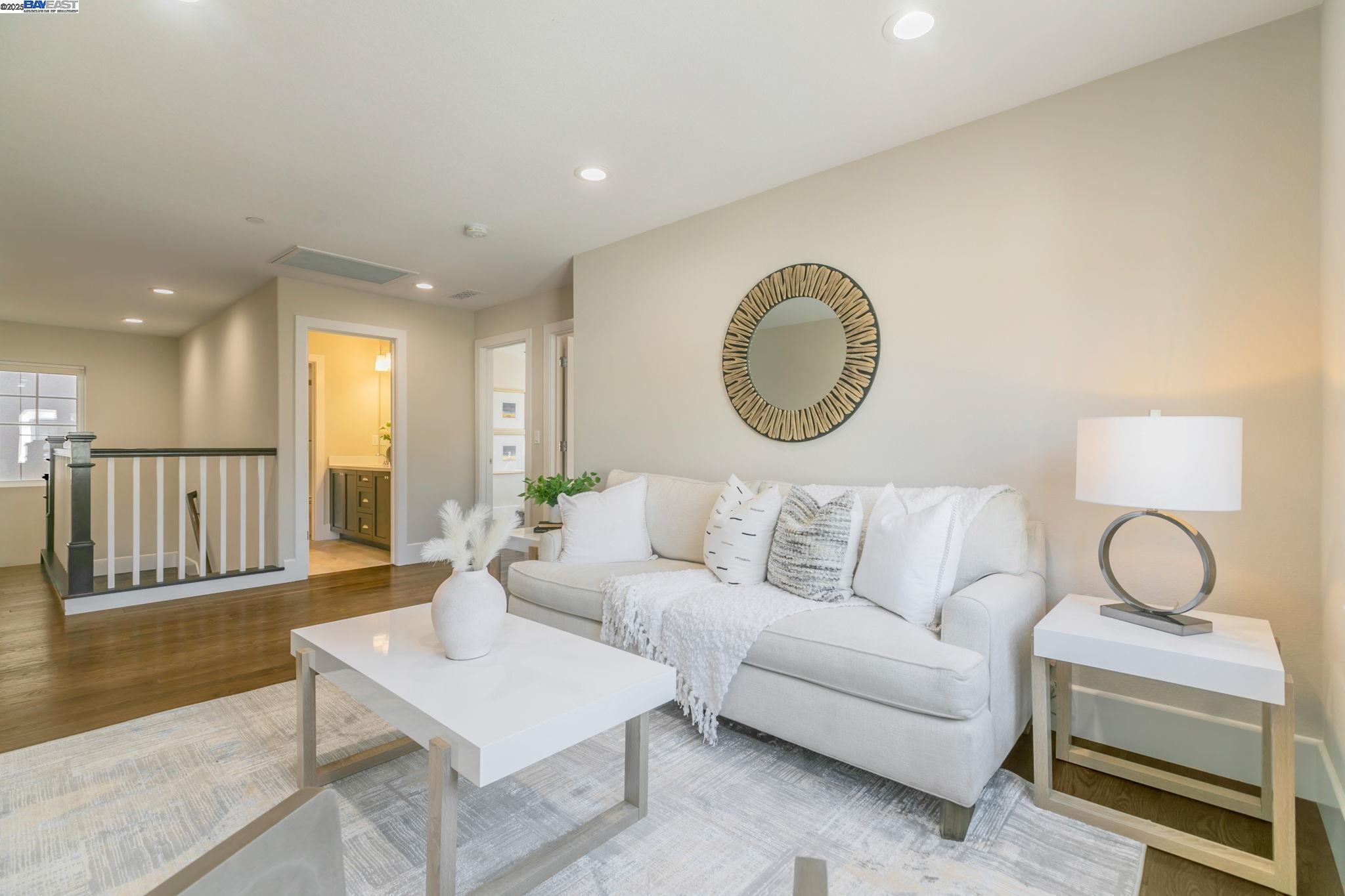 43148 Calle Sagrada
