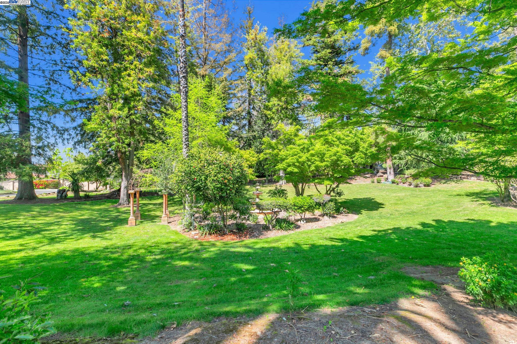 43148 Calle Sagrada