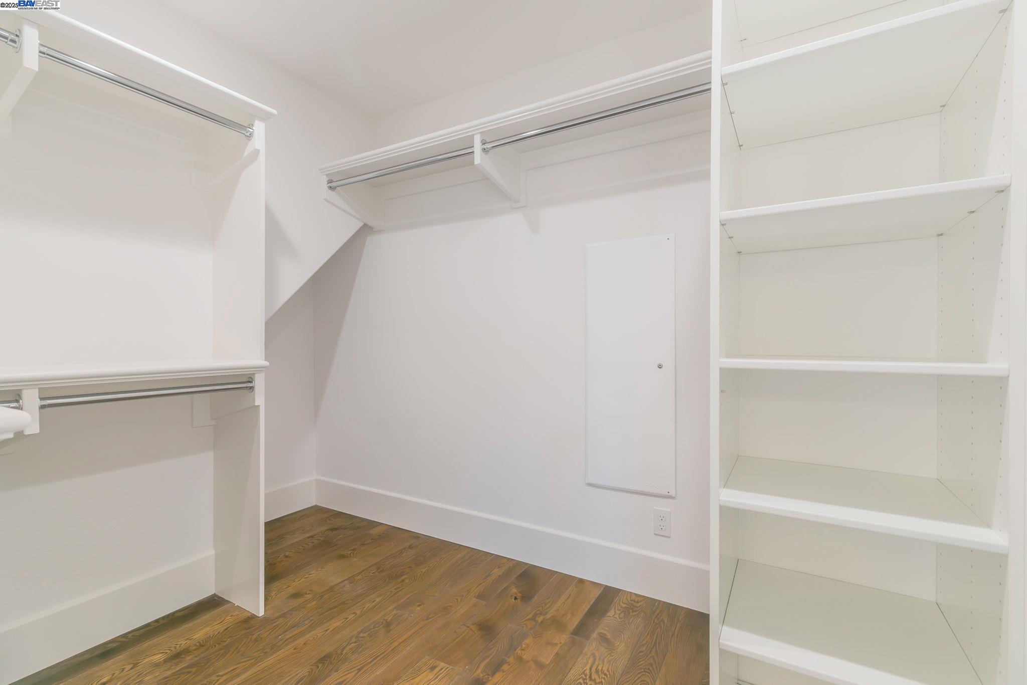 43148 Calle Sagrada