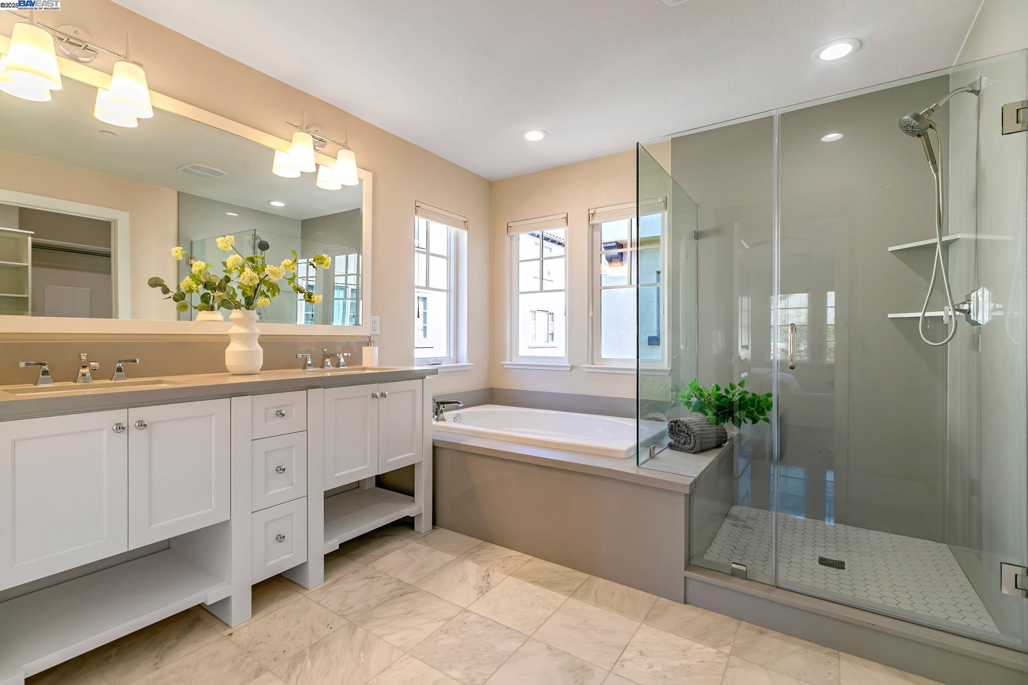 43148 Calle Sagrada