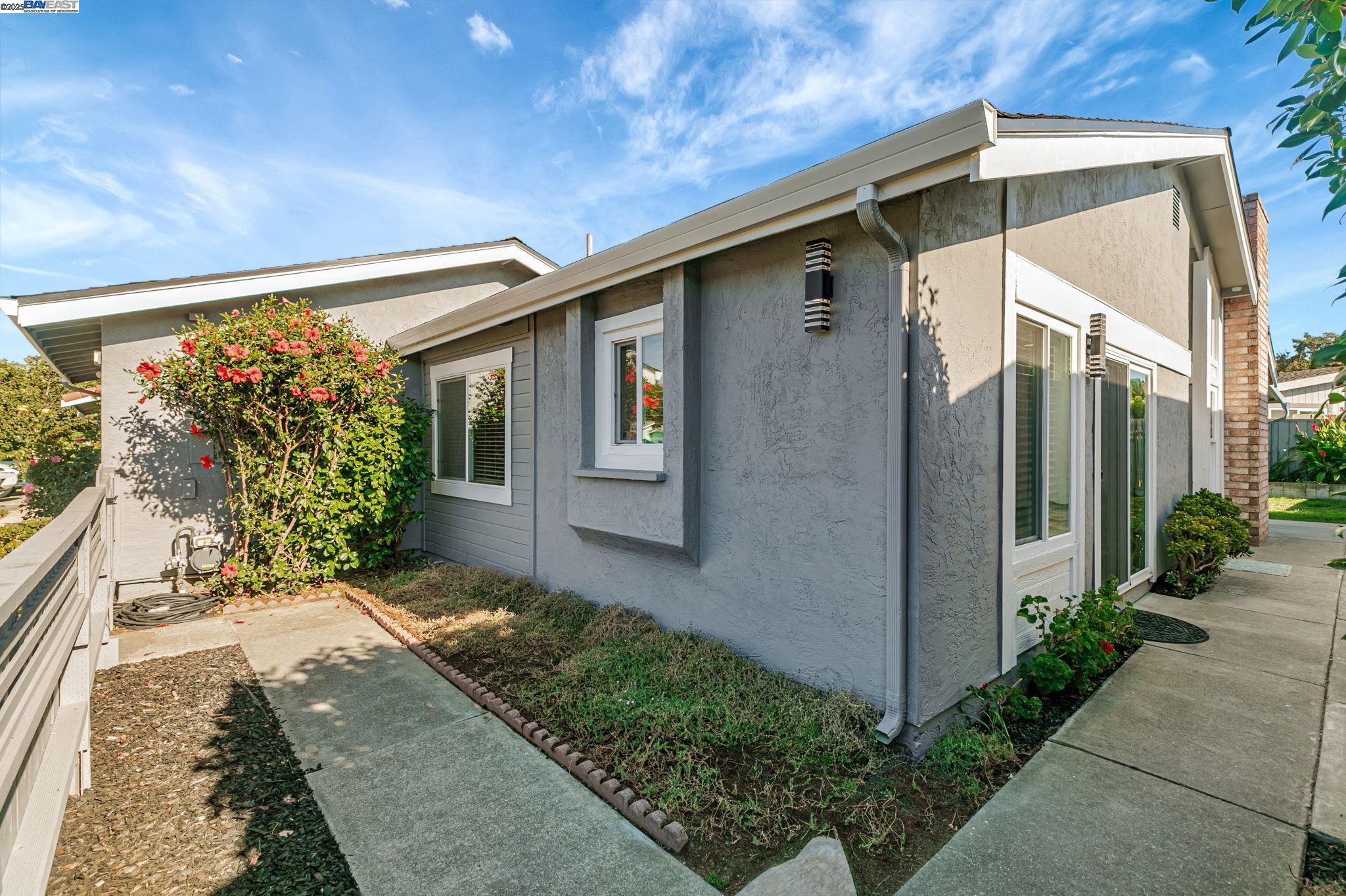 34915 Skylark Dr
