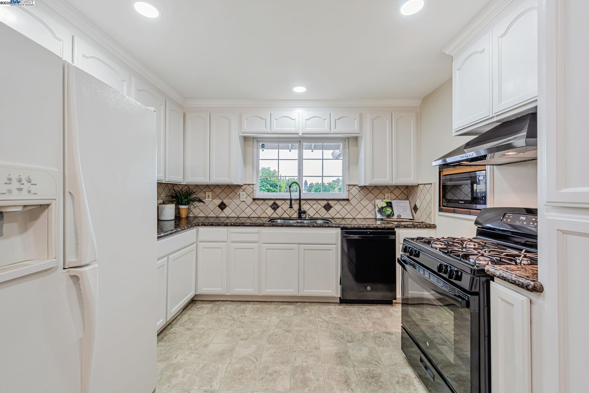 4715 Mildred Dr