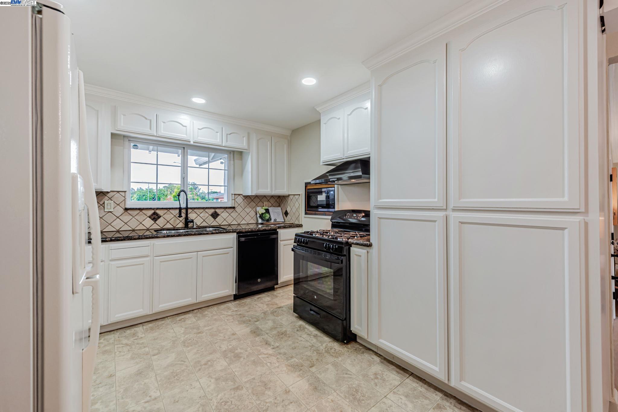 4715 Mildred Dr