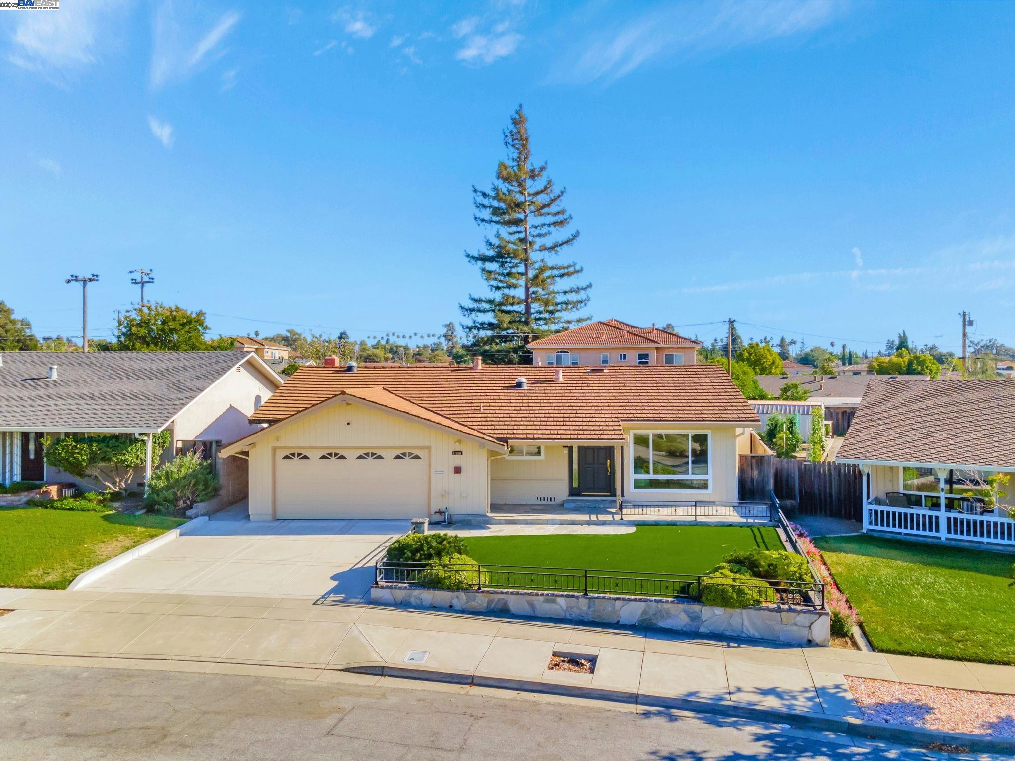 41519 Apricot Ln
