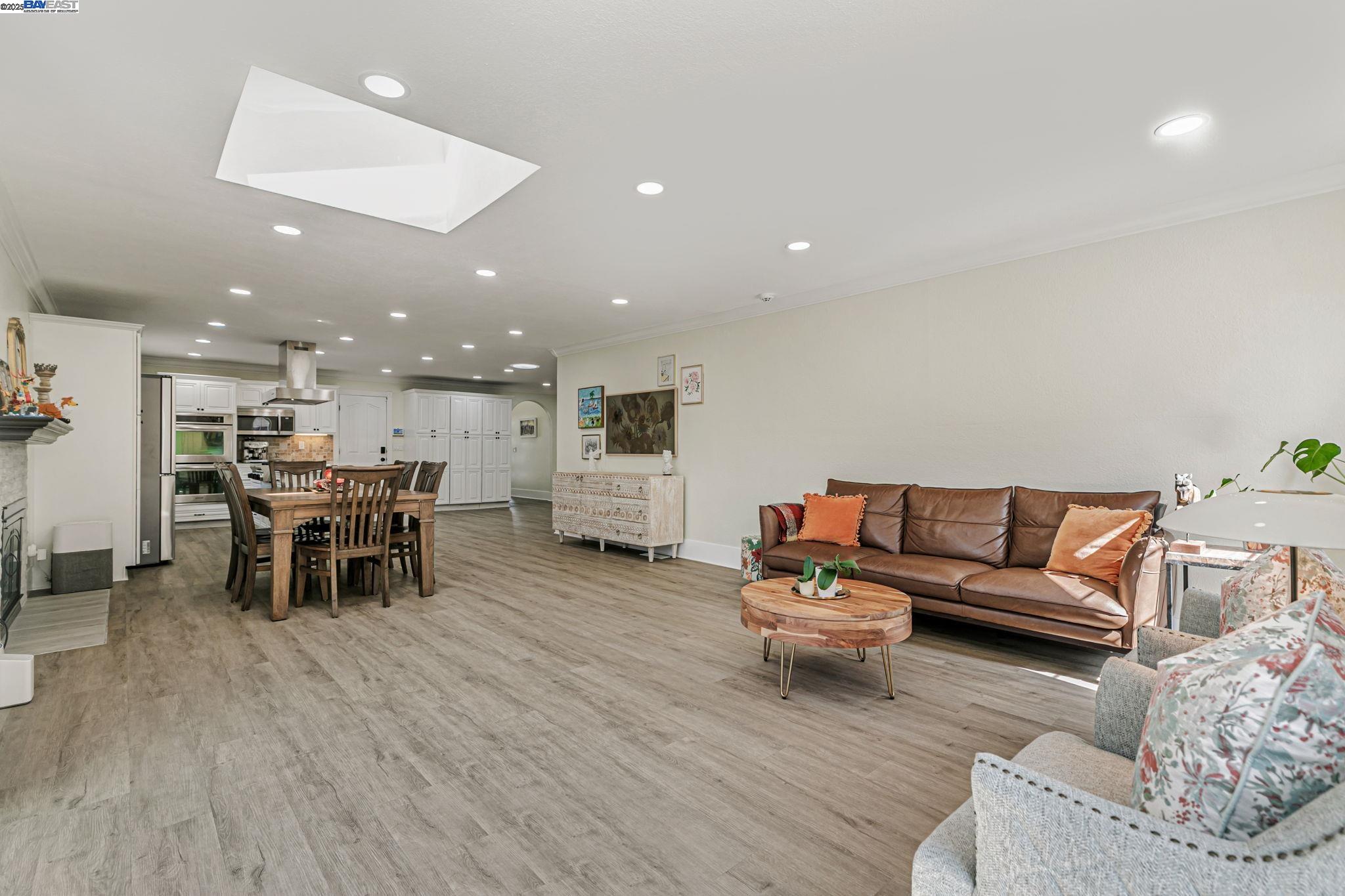 4714 Serra Ave