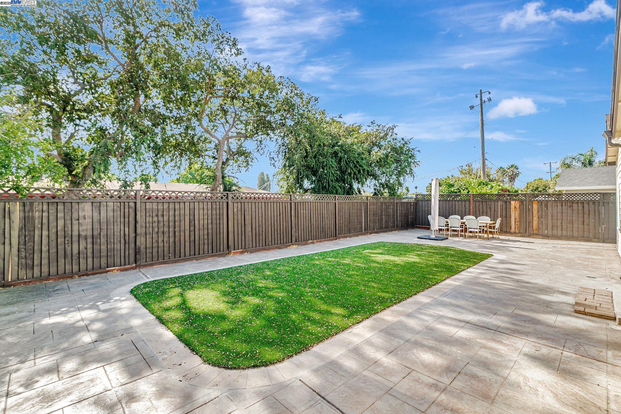 4714 Serra Ave