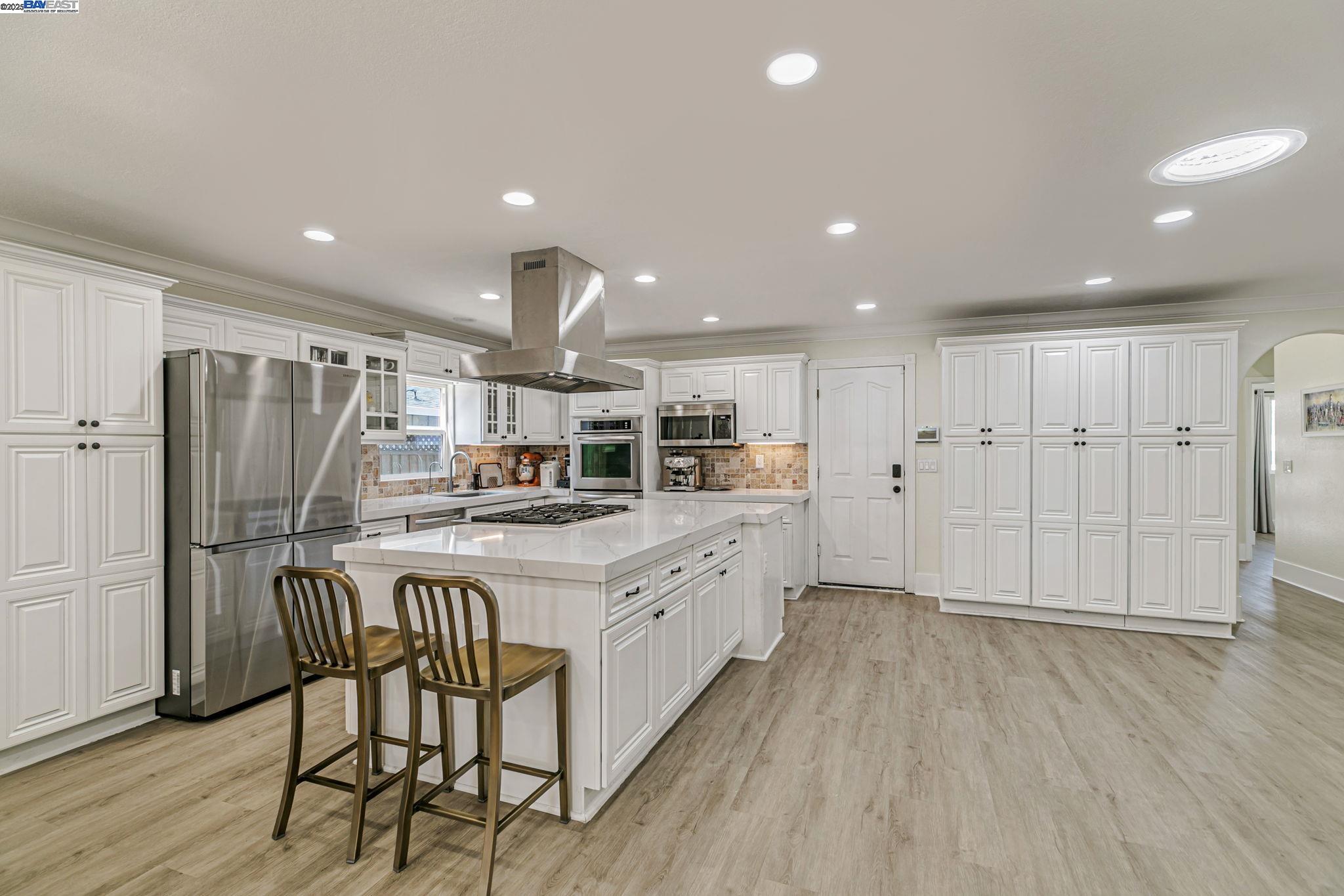 4714 Serra Ave