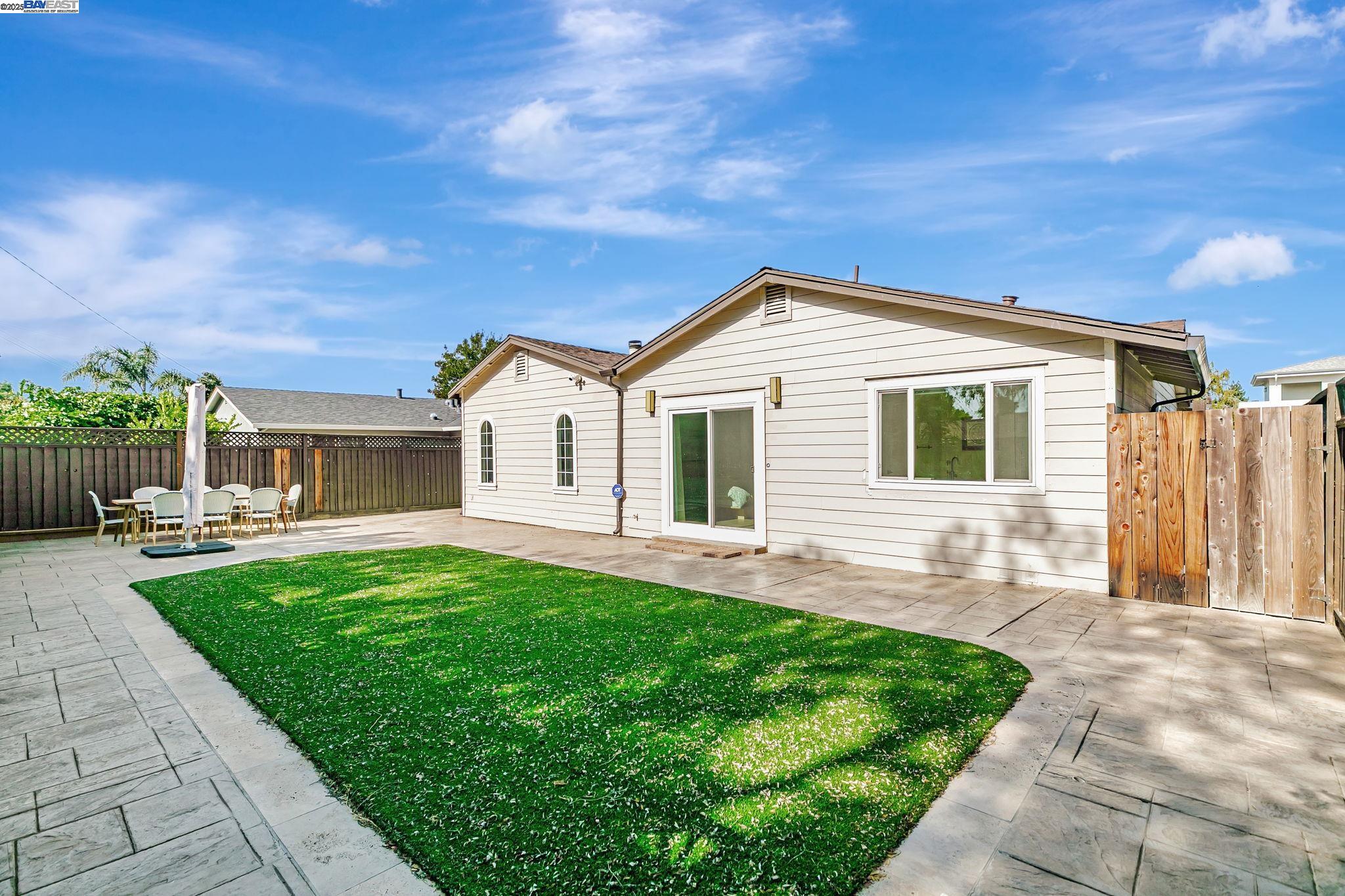4714 Serra Ave