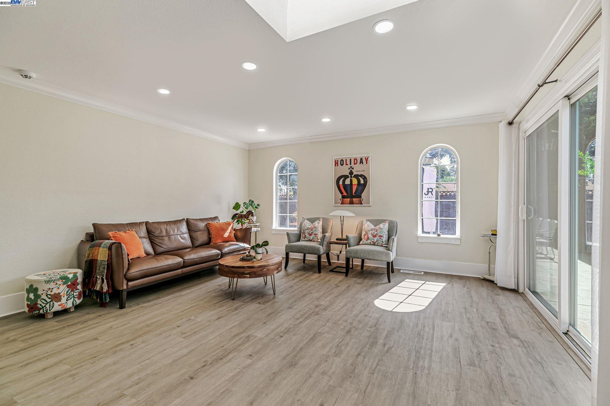 4714 Serra Ave