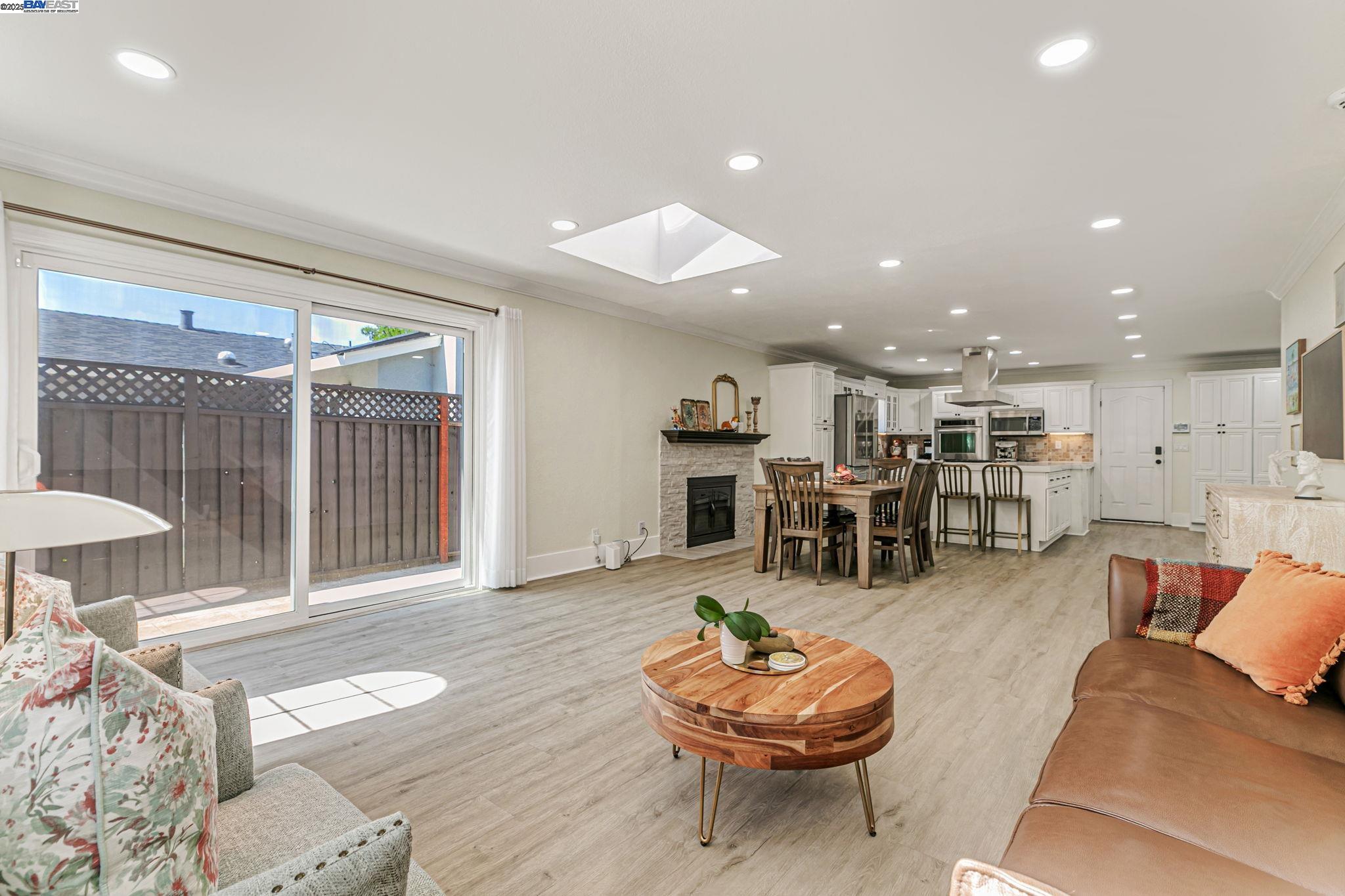 4714 Serra Ave