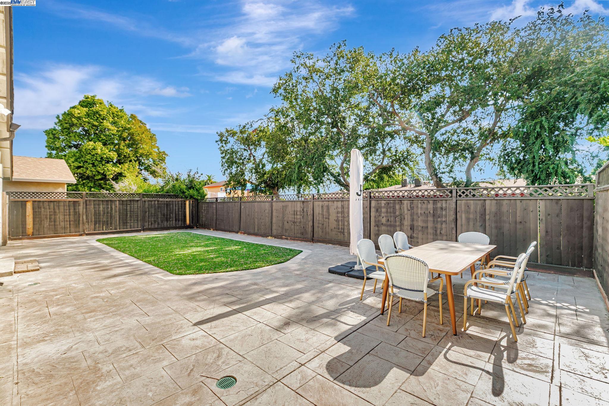 4714 Serra Ave