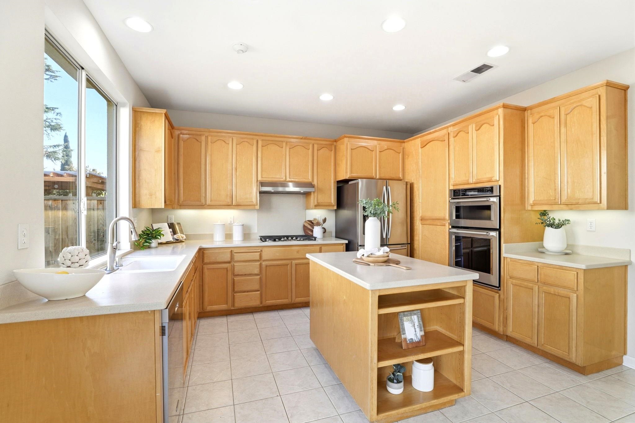 37521 Summer Holly Cmn