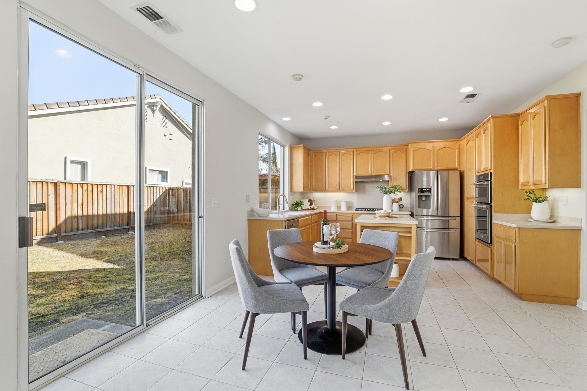 37521 Summer Holly Cmn