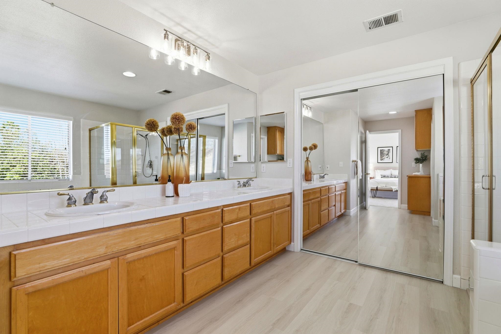 37521 Summer Holly Cmn