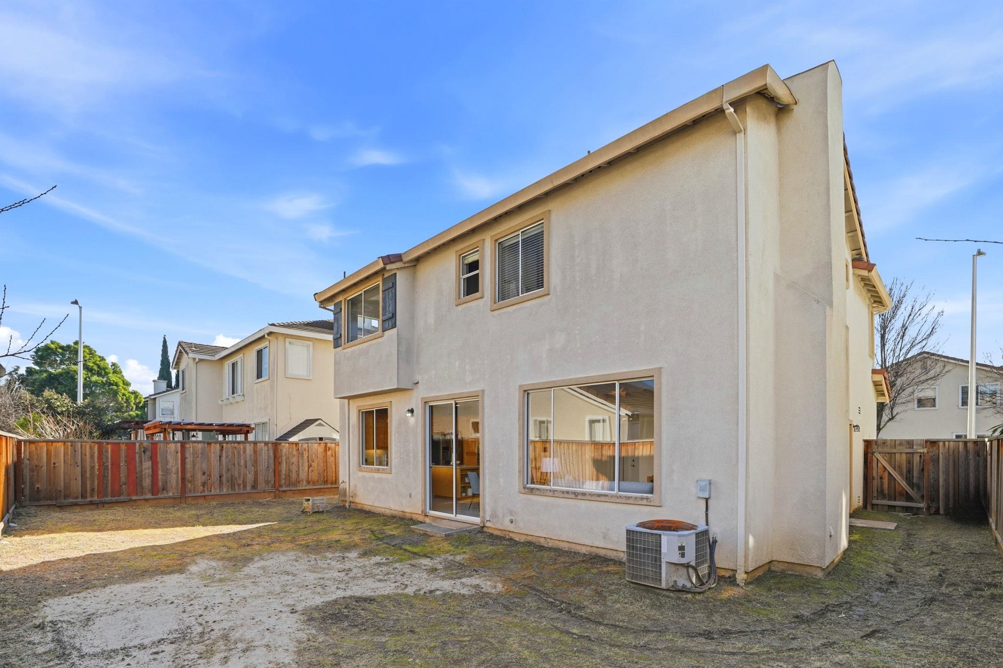 37521 Summer Holly Cmn