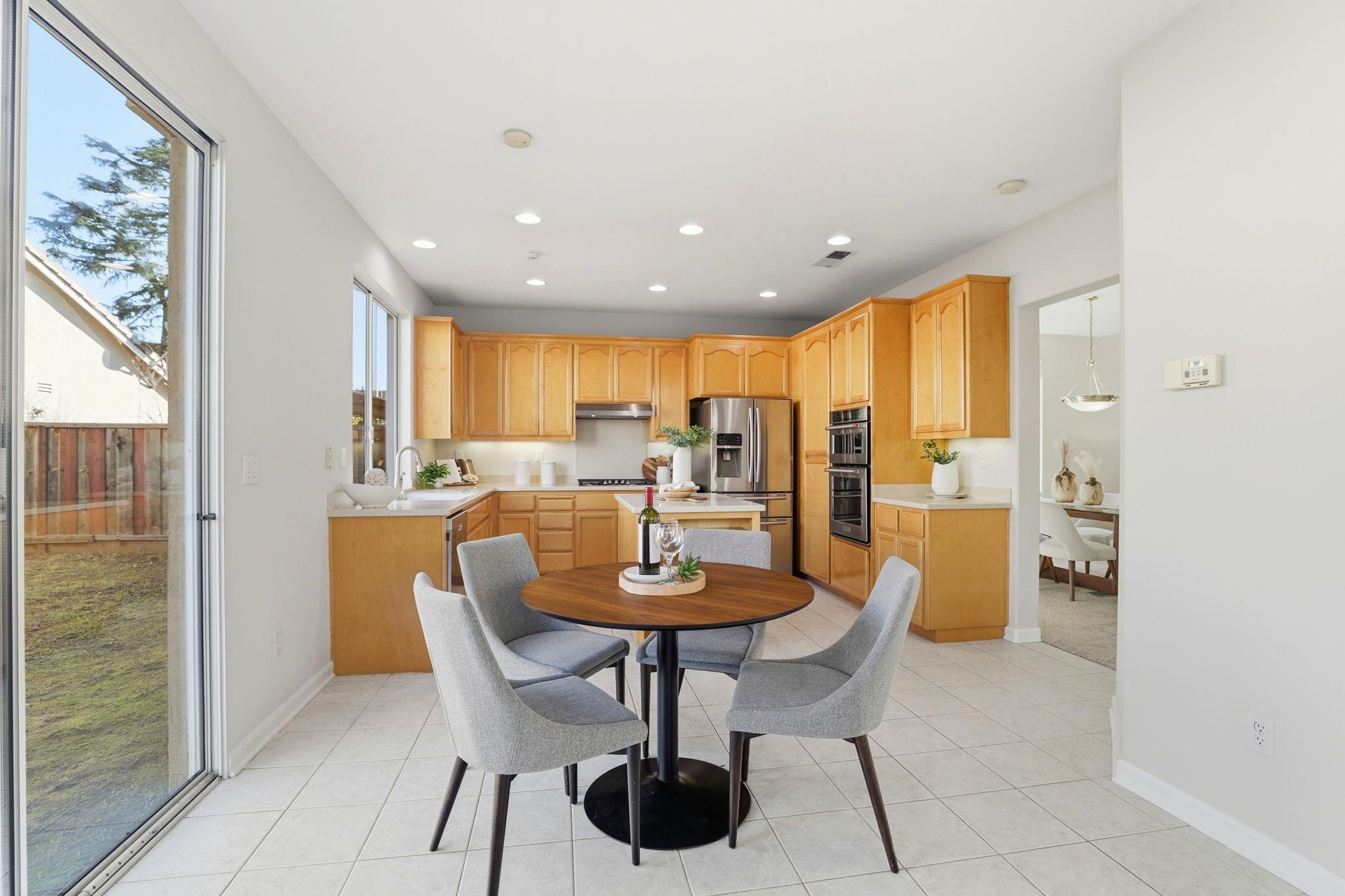 37521 Summer Holly Cmn