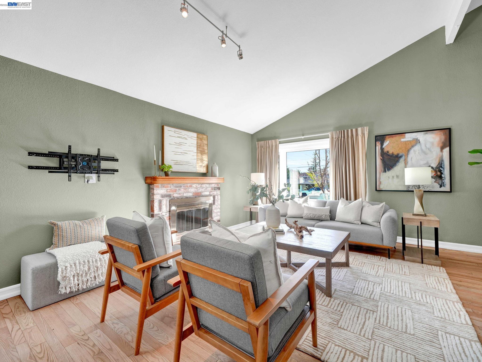 38590 Canyon Heights Dr