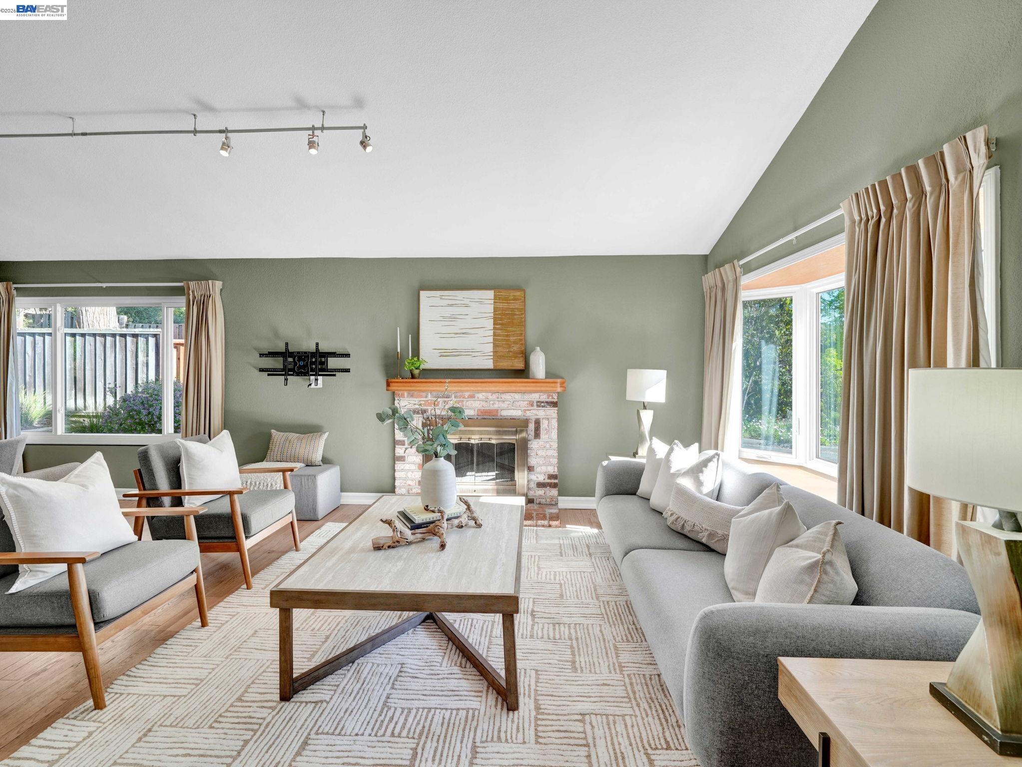 38590 Canyon Heights Dr