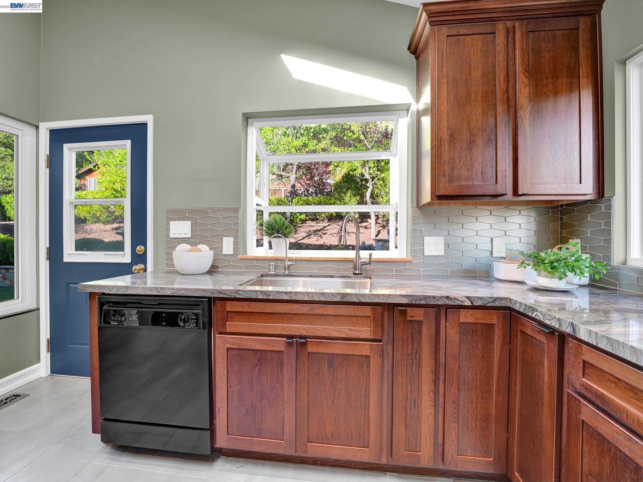 38590 Canyon Heights Dr