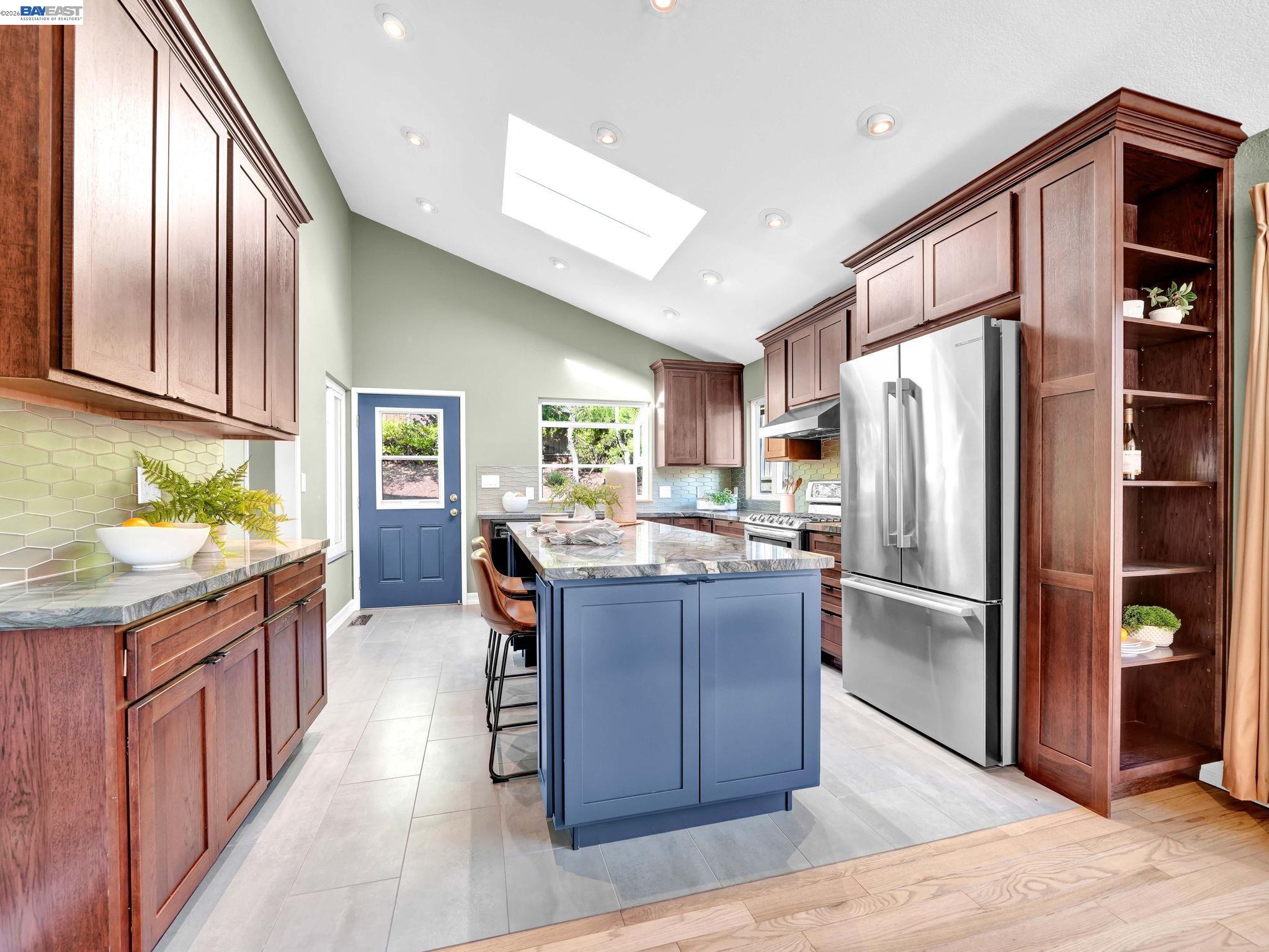 38590 Canyon Heights Dr