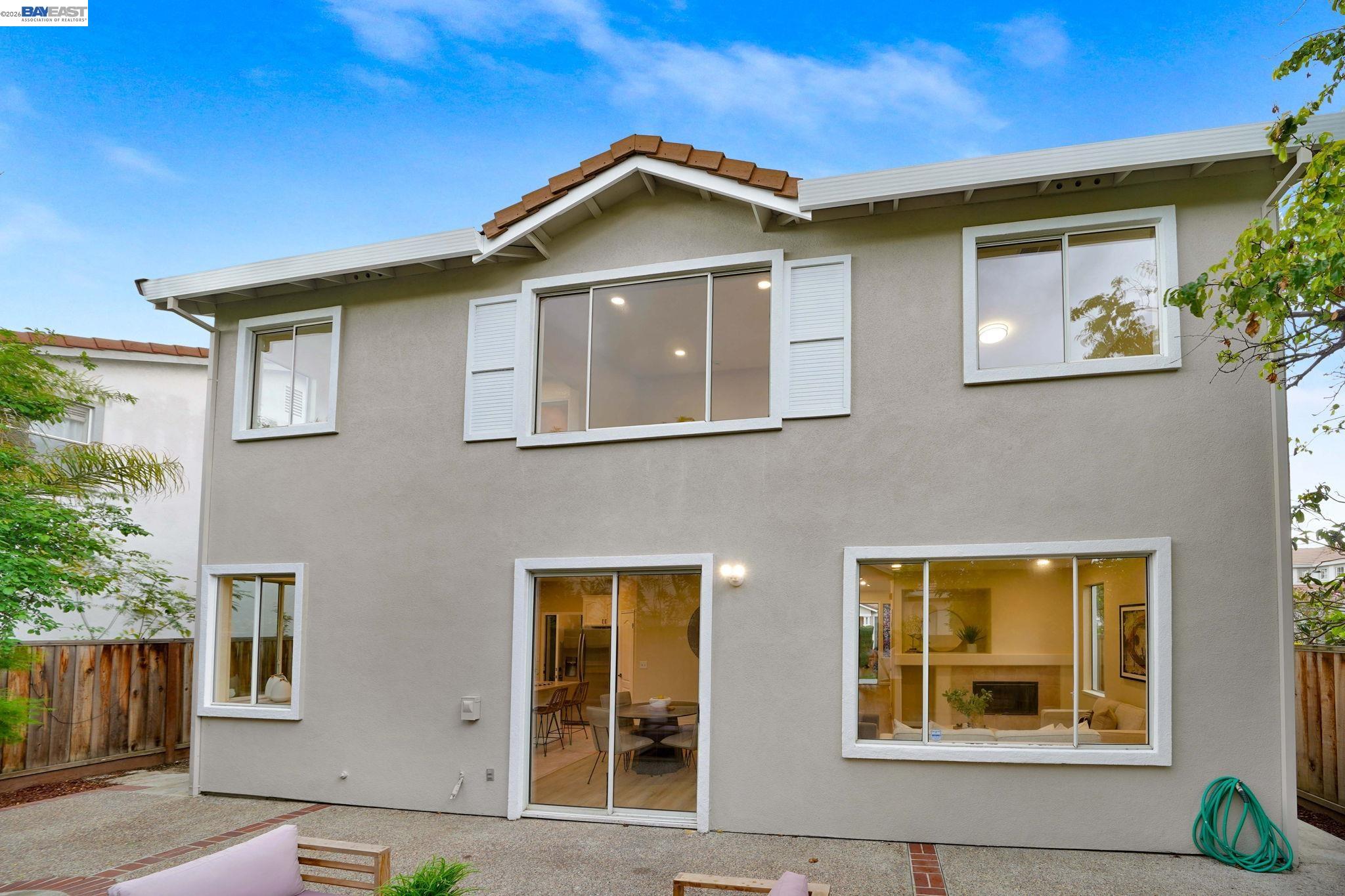 37489 Summer Holly Cmn