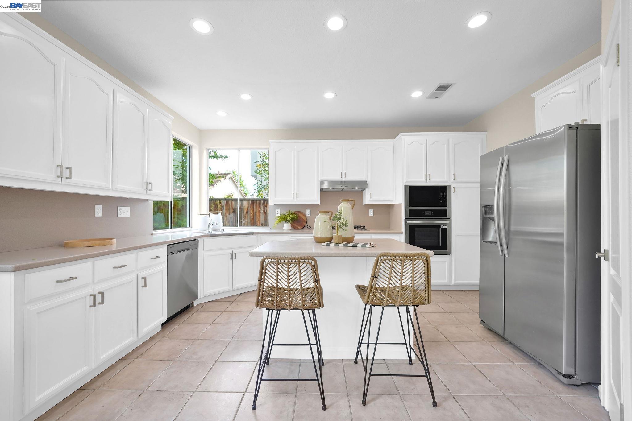 37489 Summer Holly Cmn