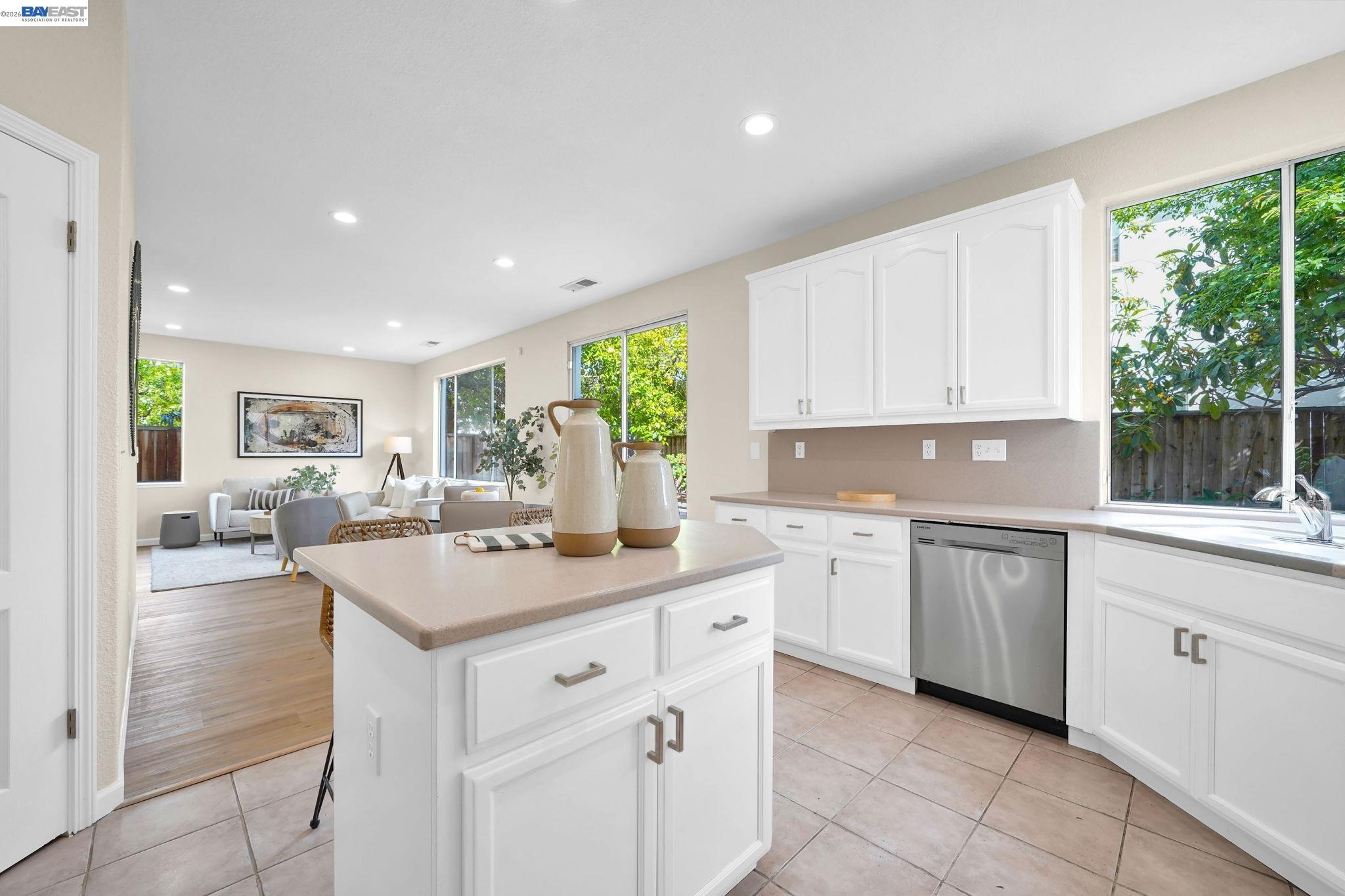 37489 Summer Holly Cmn