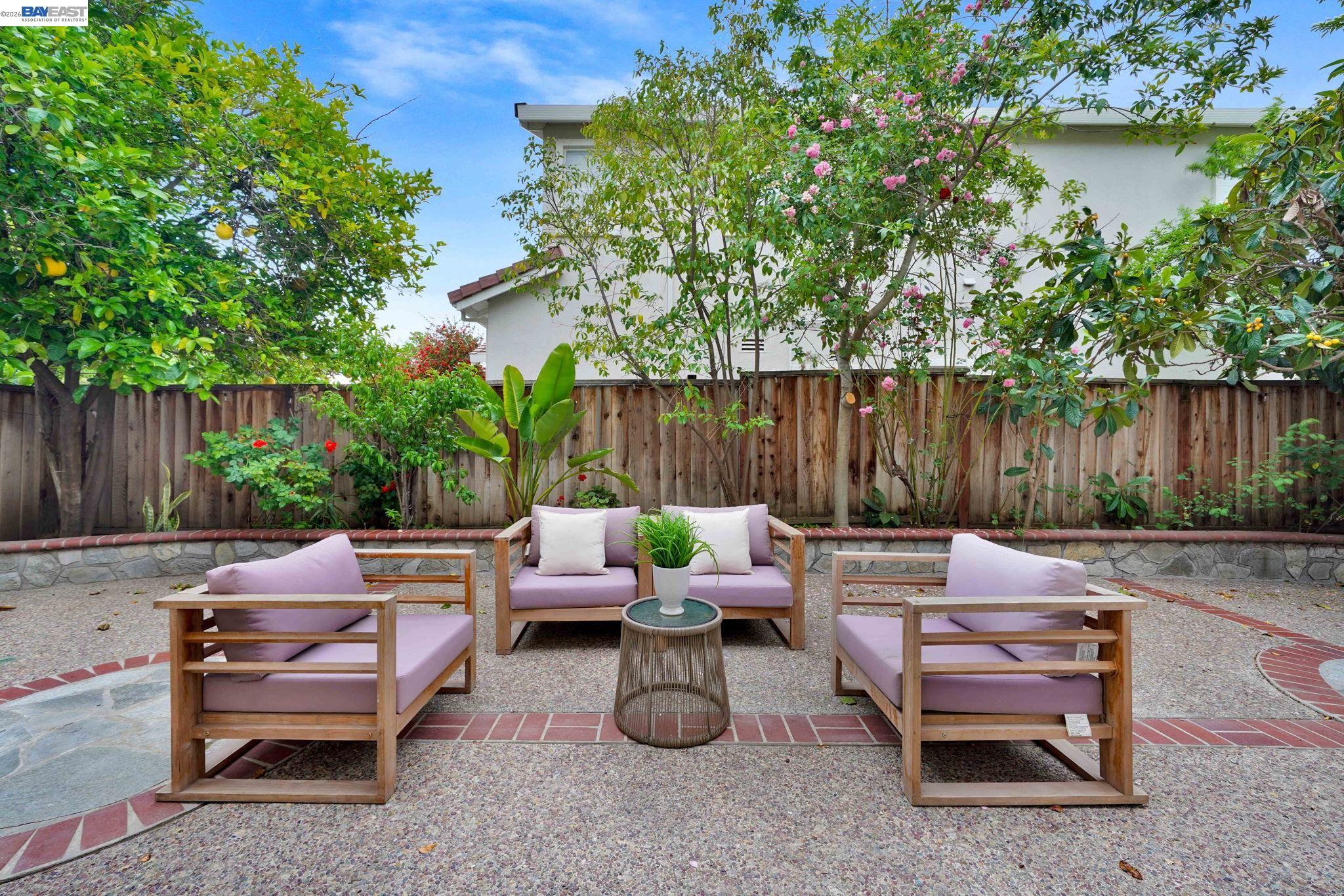 37489 Summer Holly Cmn