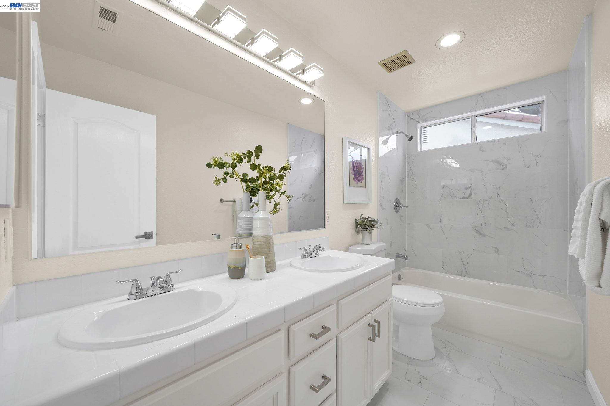 37489 Summer Holly Cmn