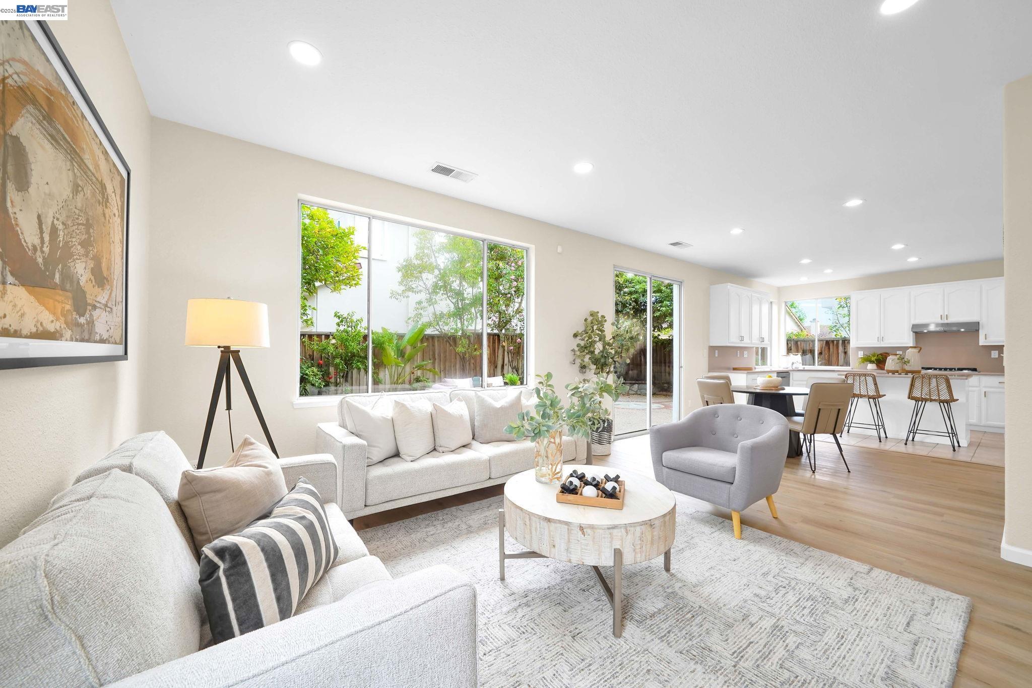 37489 Summer Holly Cmn