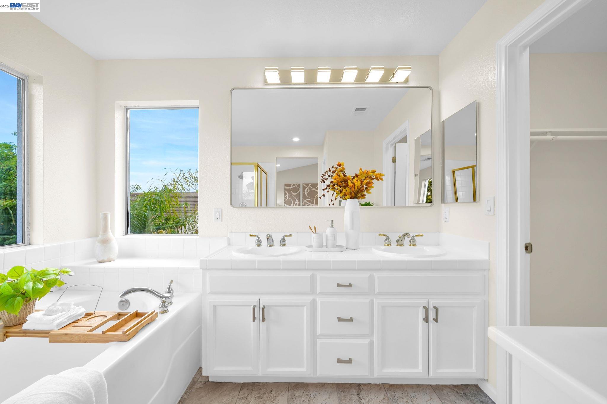 37489 Summer Holly Cmn