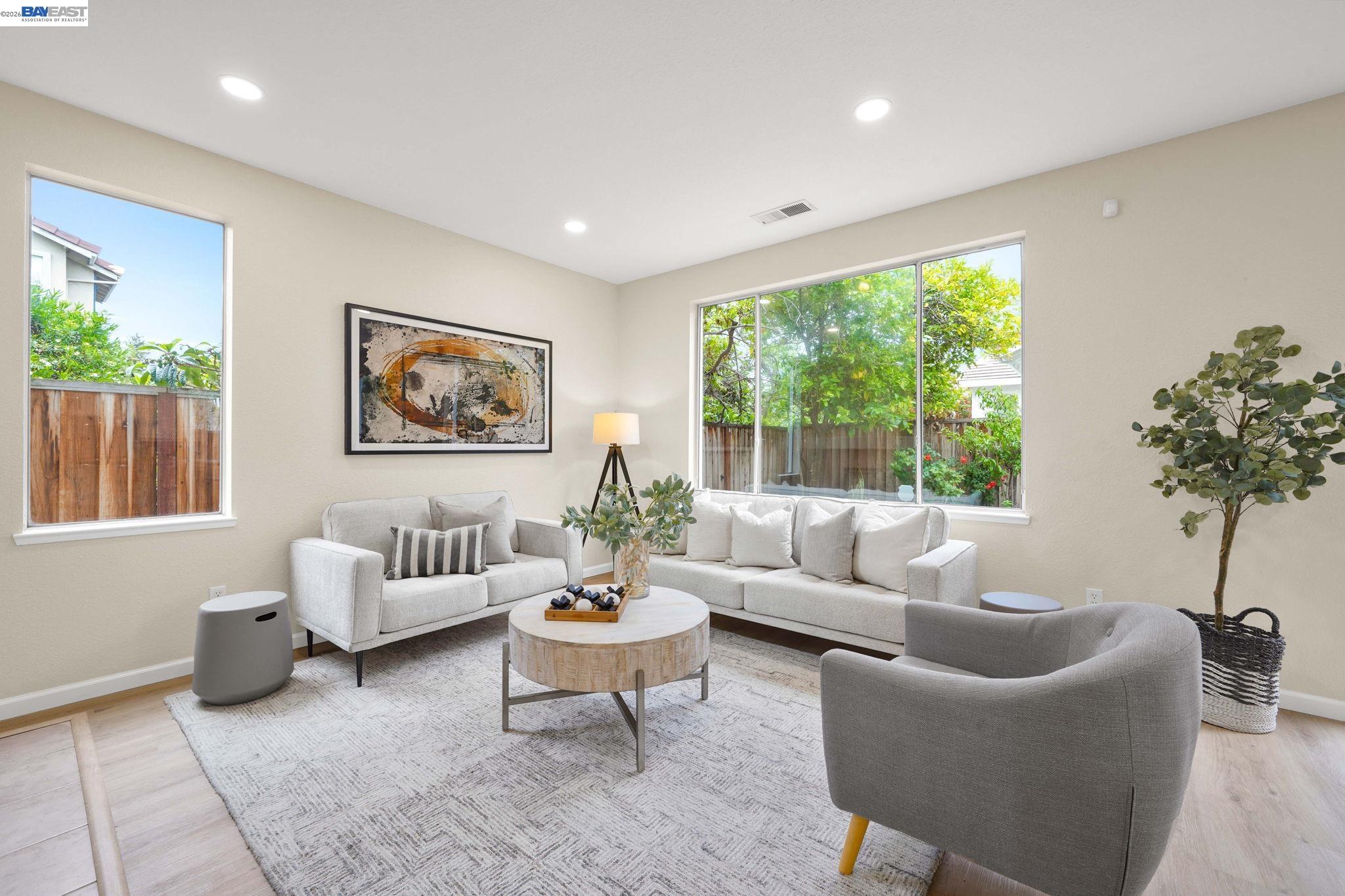 37489 Summer Holly Cmn