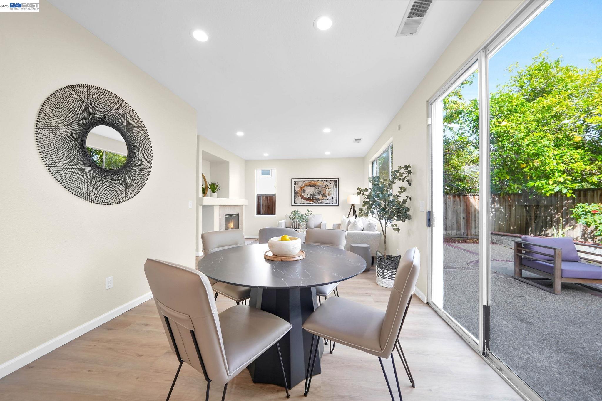 37489 Summer Holly Cmn