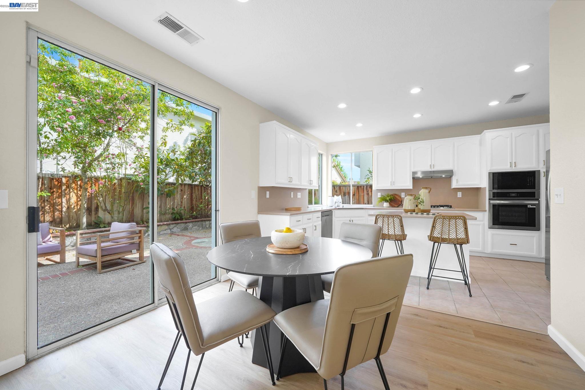 37489 Summer Holly Cmn