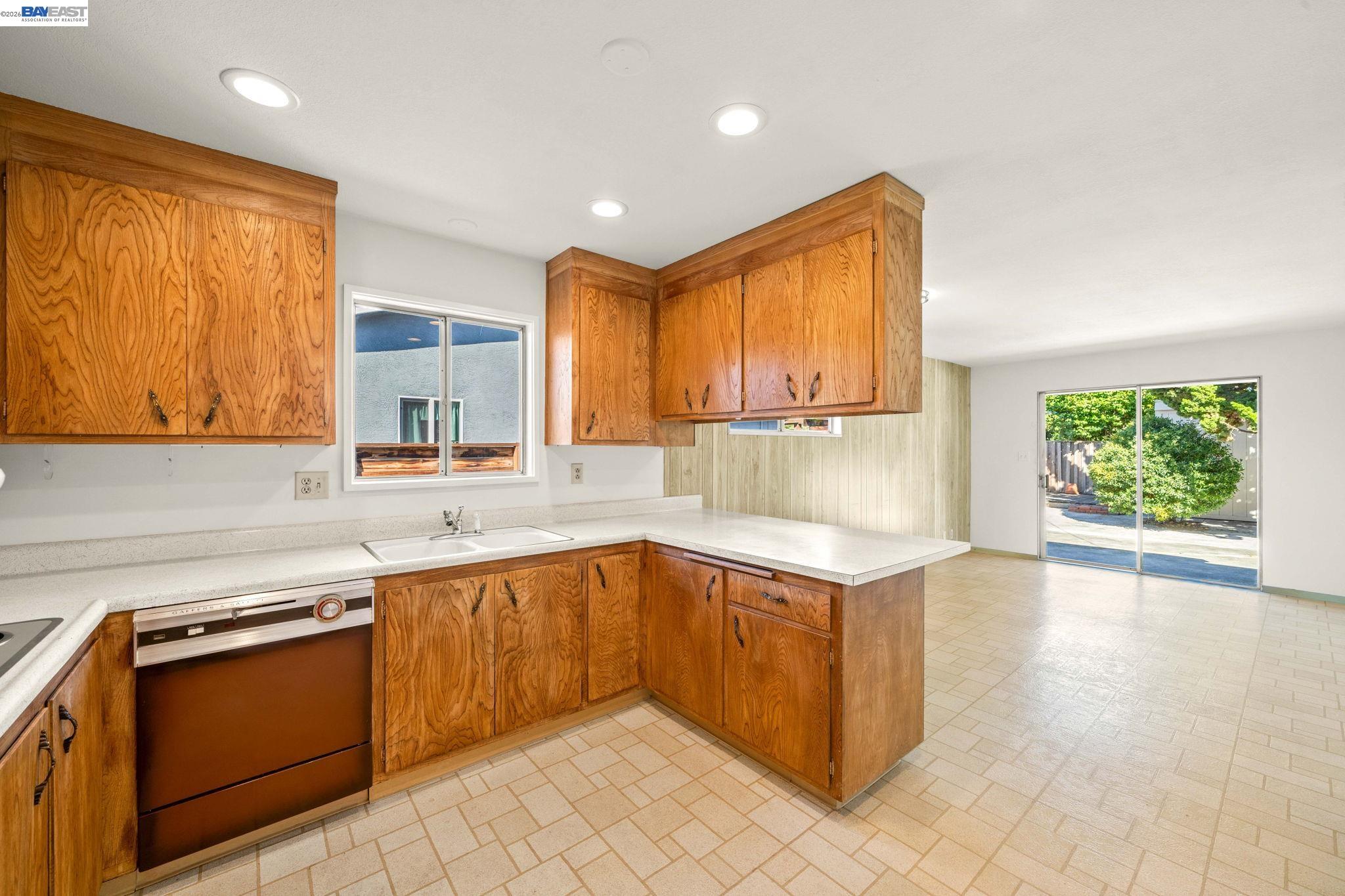 5086 Brett Ct