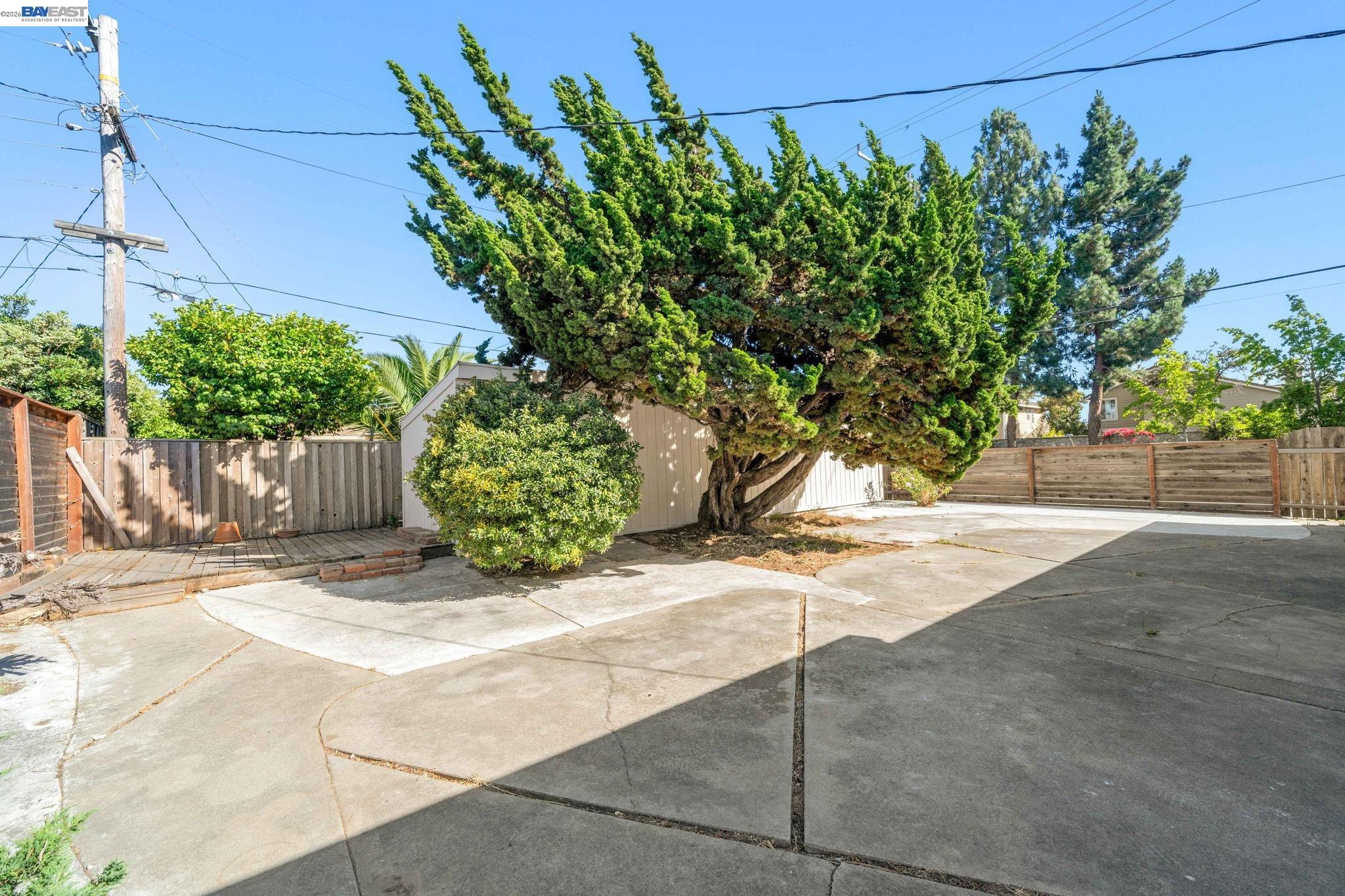 5086 Brett Ct