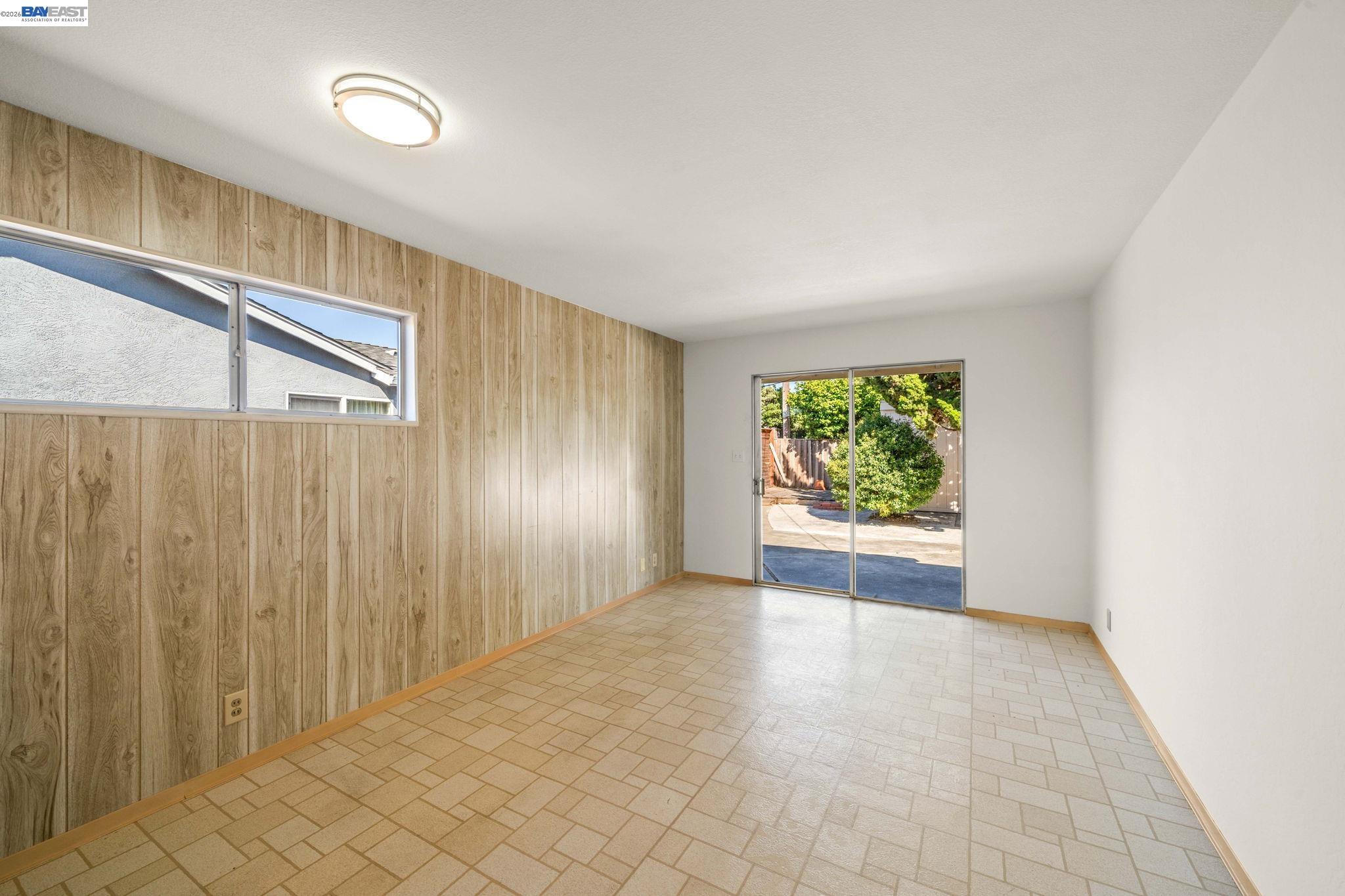 5086 Brett Ct