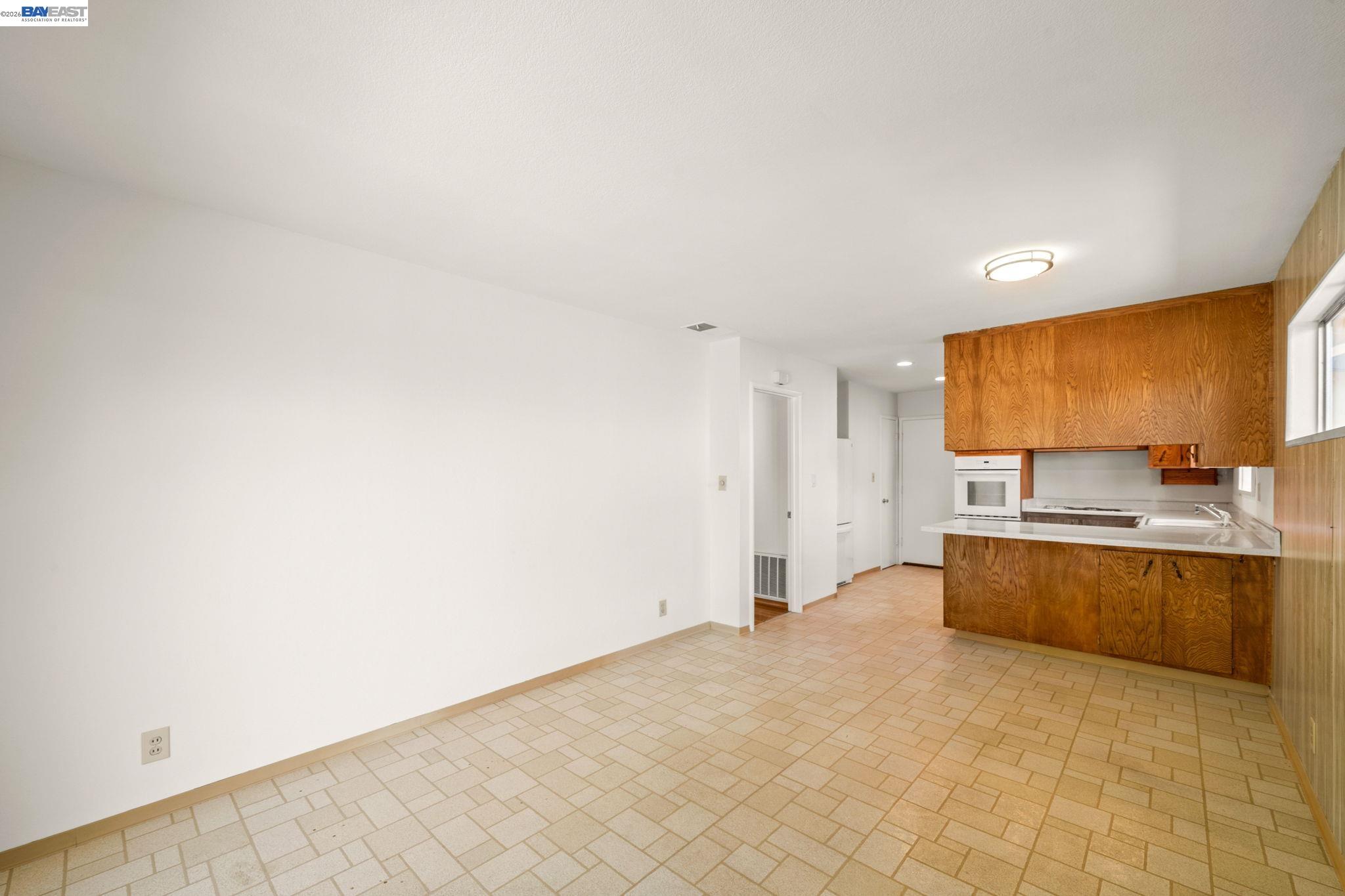 5086 Brett Ct