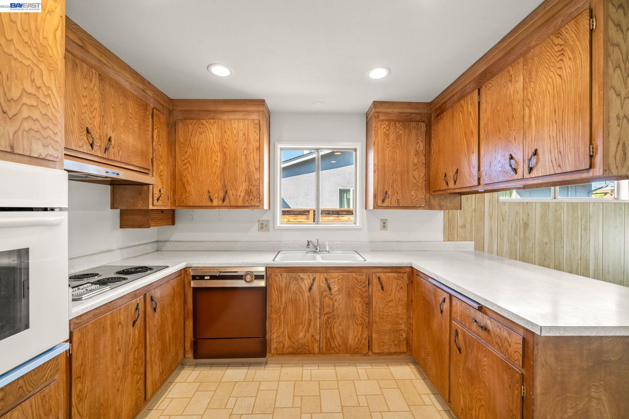 5086 Brett Ct
