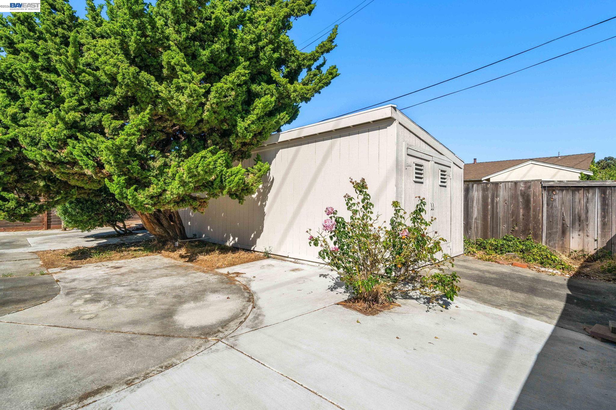5086 Brett Ct