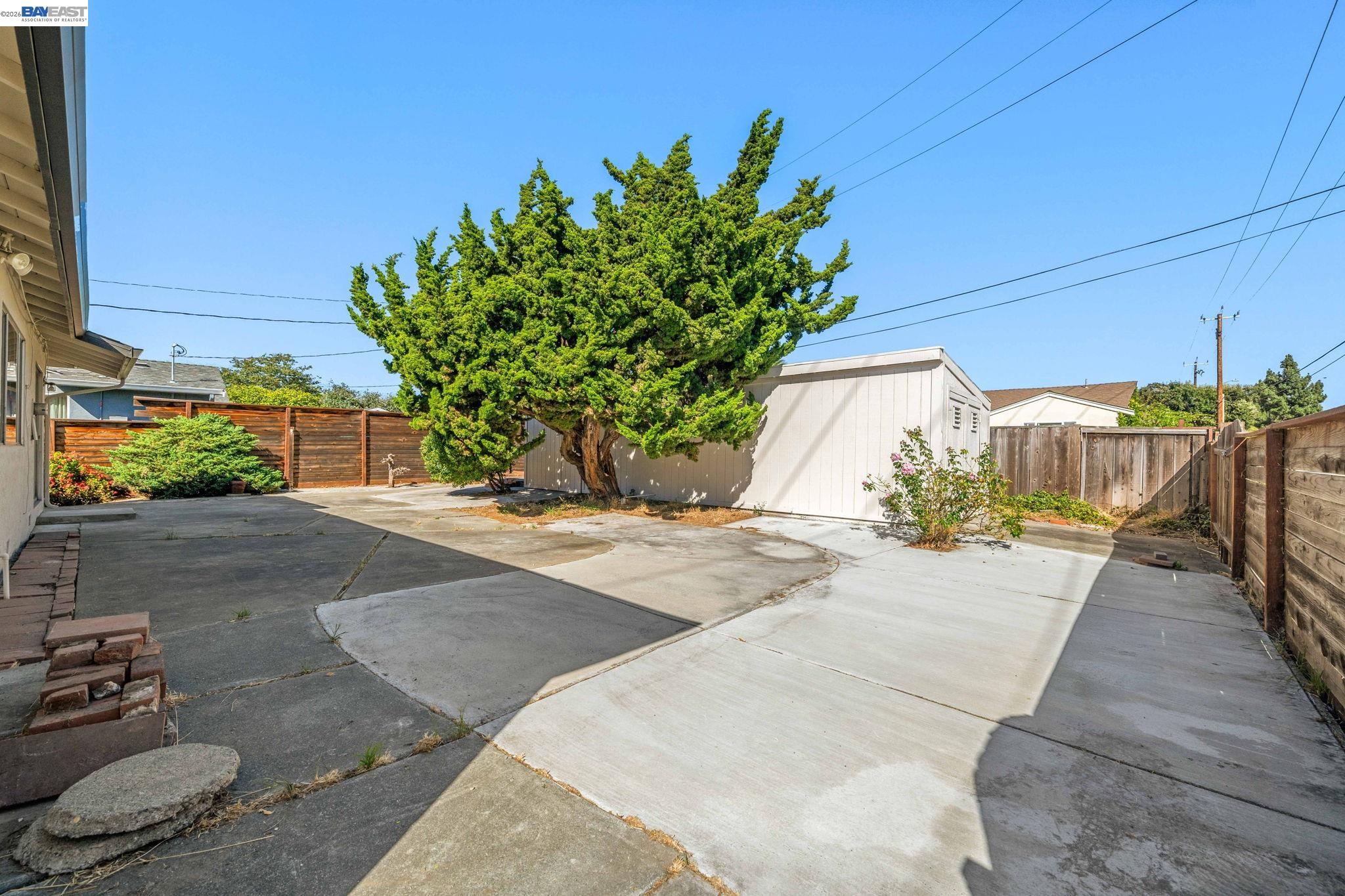 5086 Brett Ct