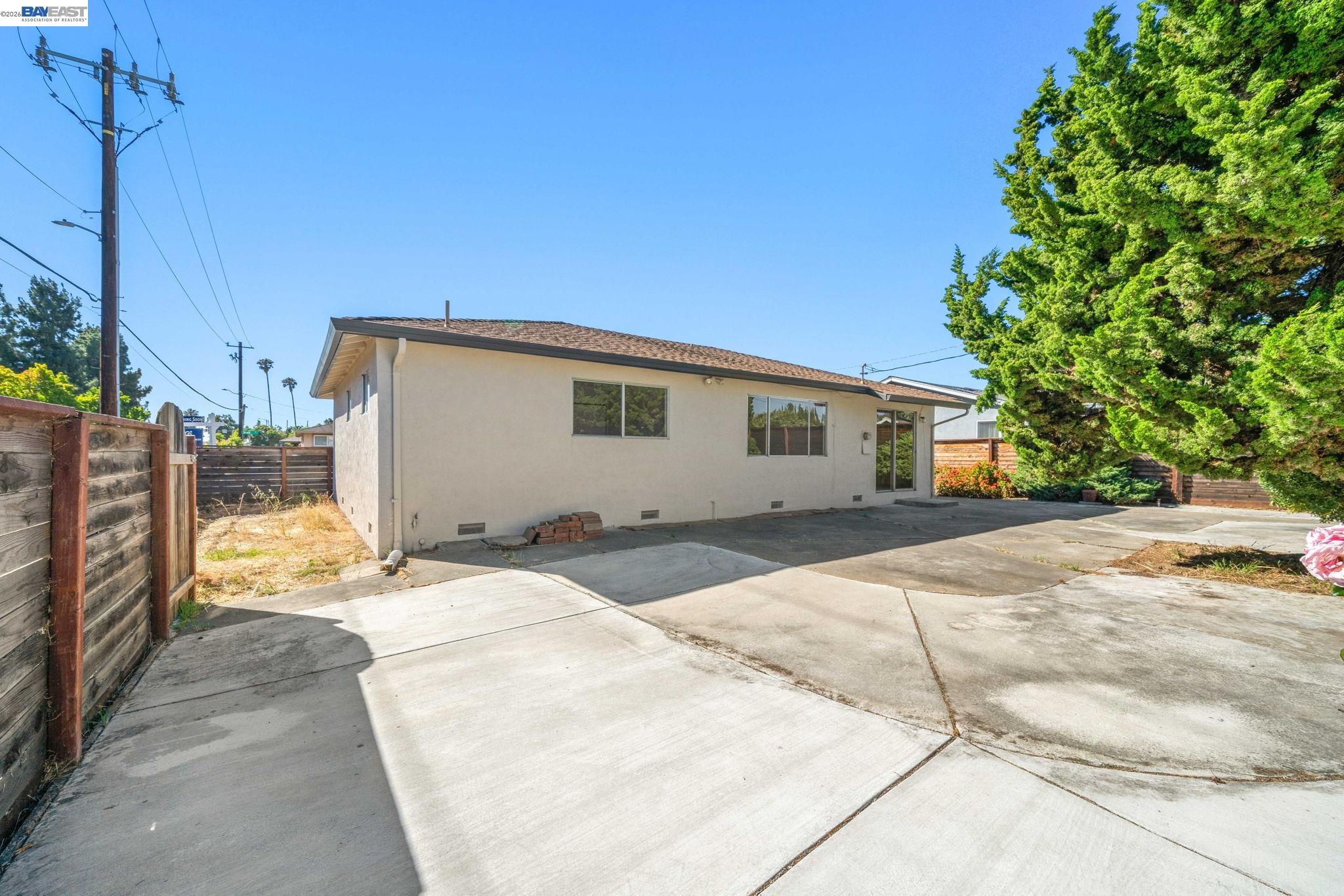 5086 Brett Ct