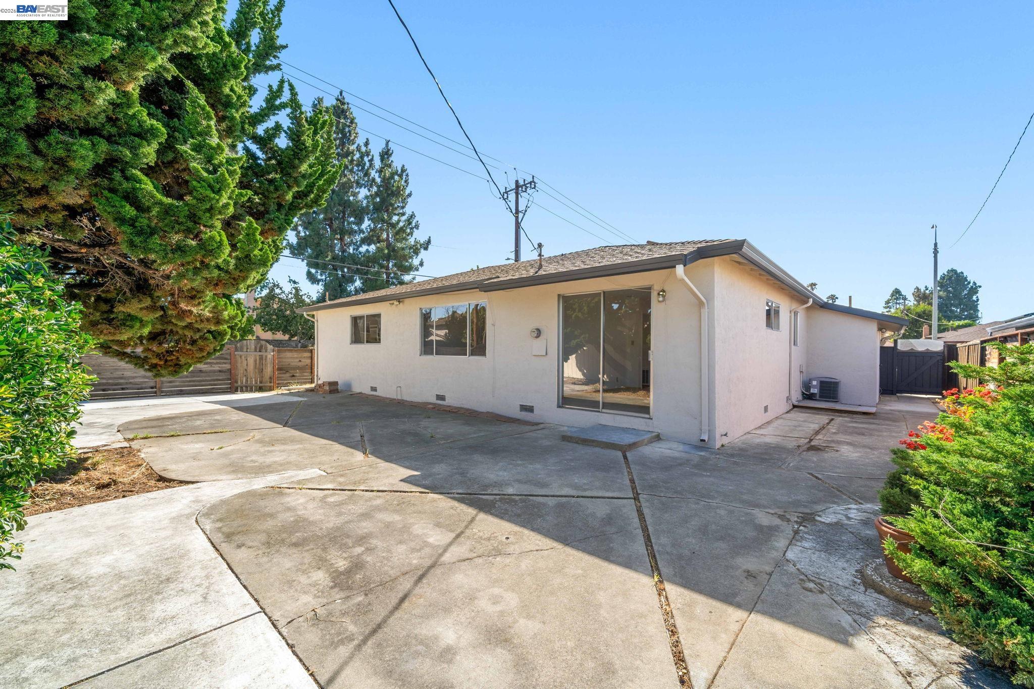 5086 Brett Ct