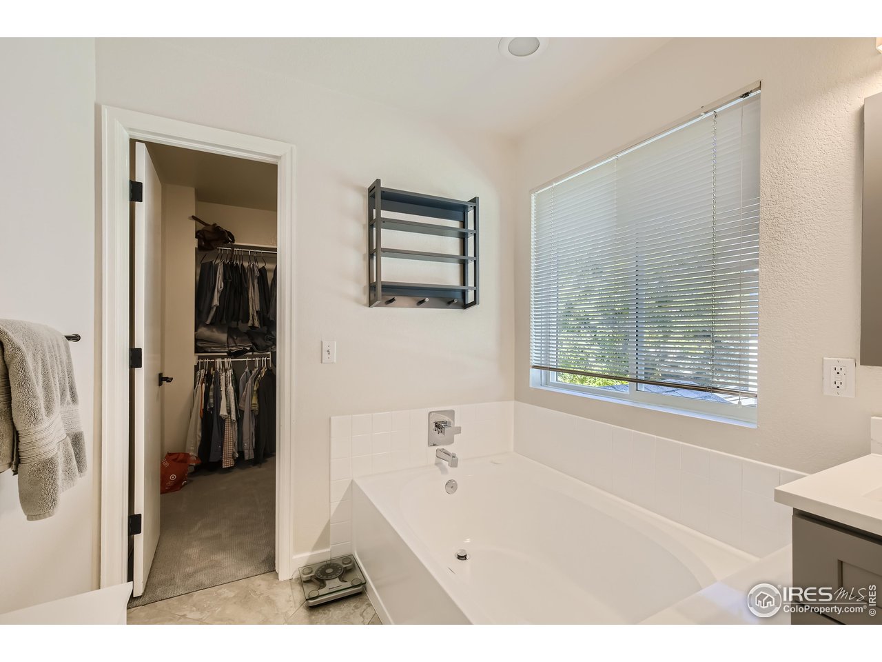 5860 S Orchard Creek Cir