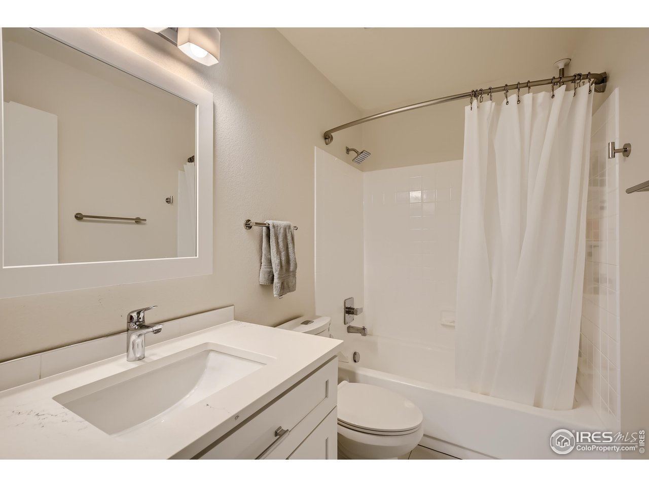 5860 S Orchard Creek Cir